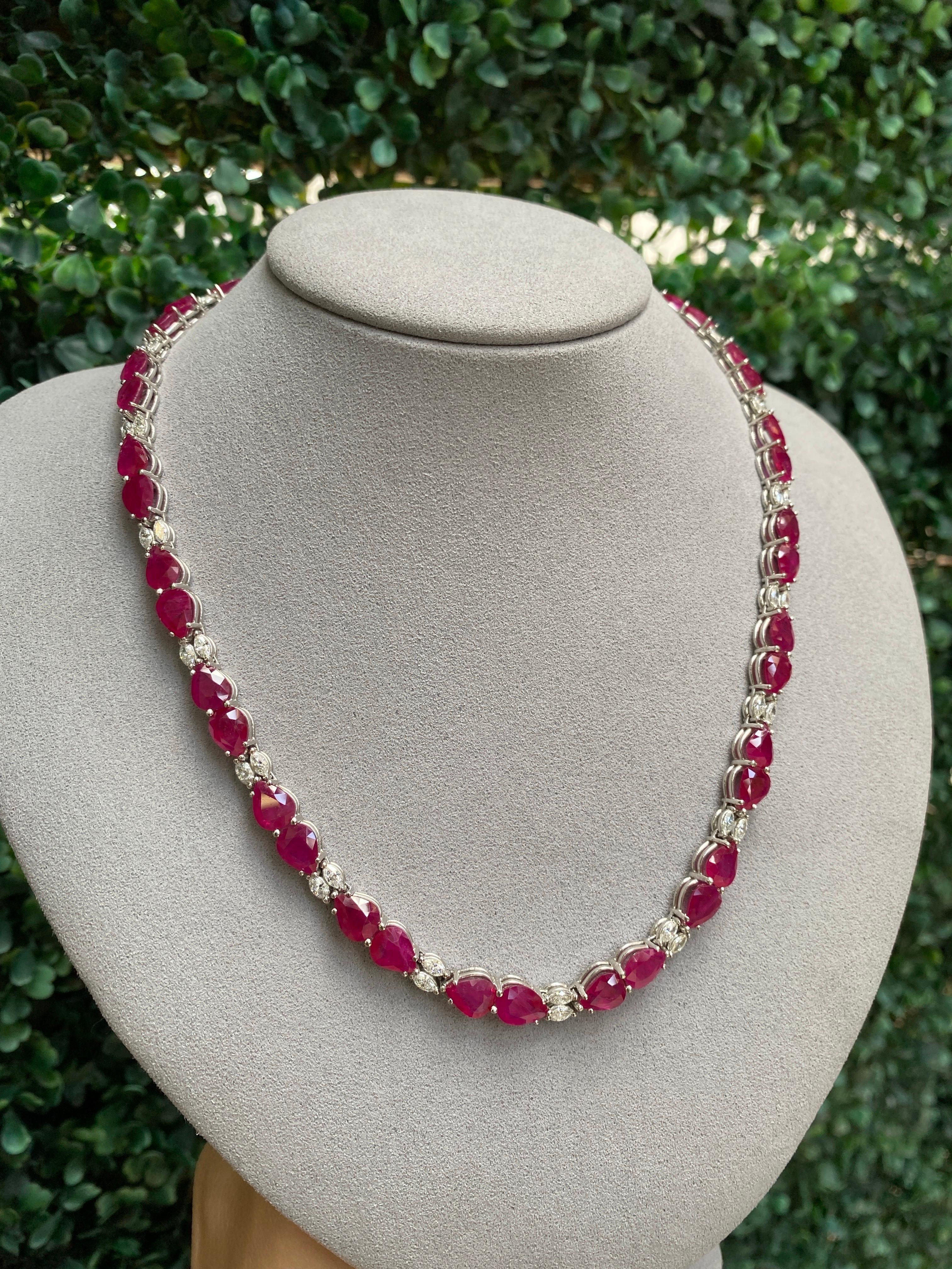 Collar de oro de 18 quilates con rubíes birmanos de 50,40 quilates en total y diamantes de 4,20 quilates en venta 10