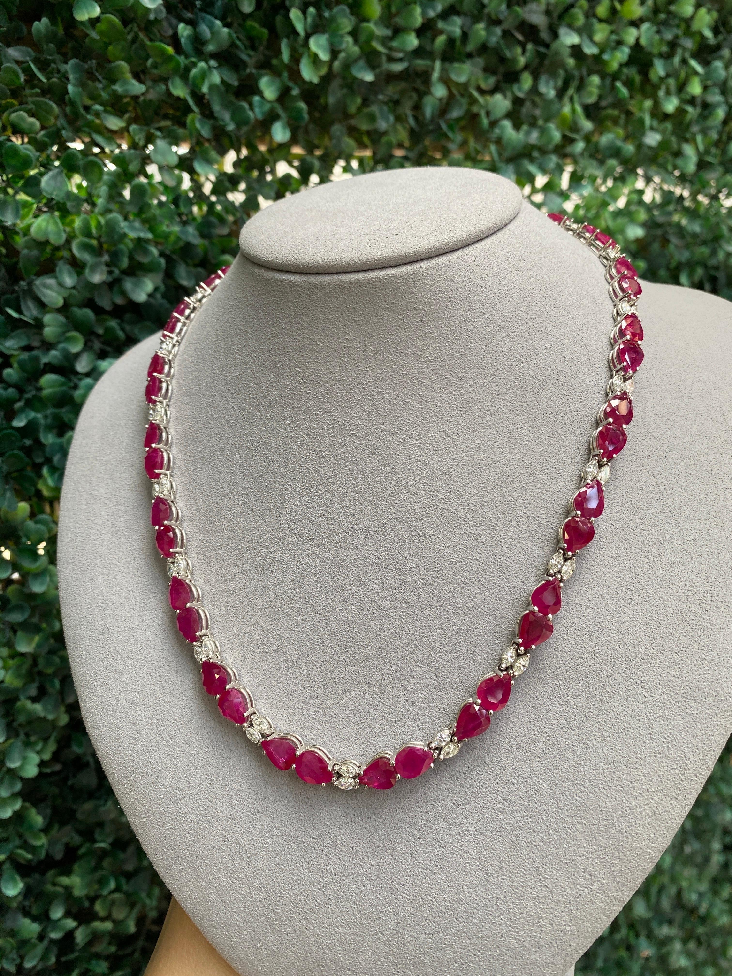 Collar de oro de 18 quilates con rubíes birmanos de 50,40 quilates en total y diamantes de 4,20 quilates en venta 11