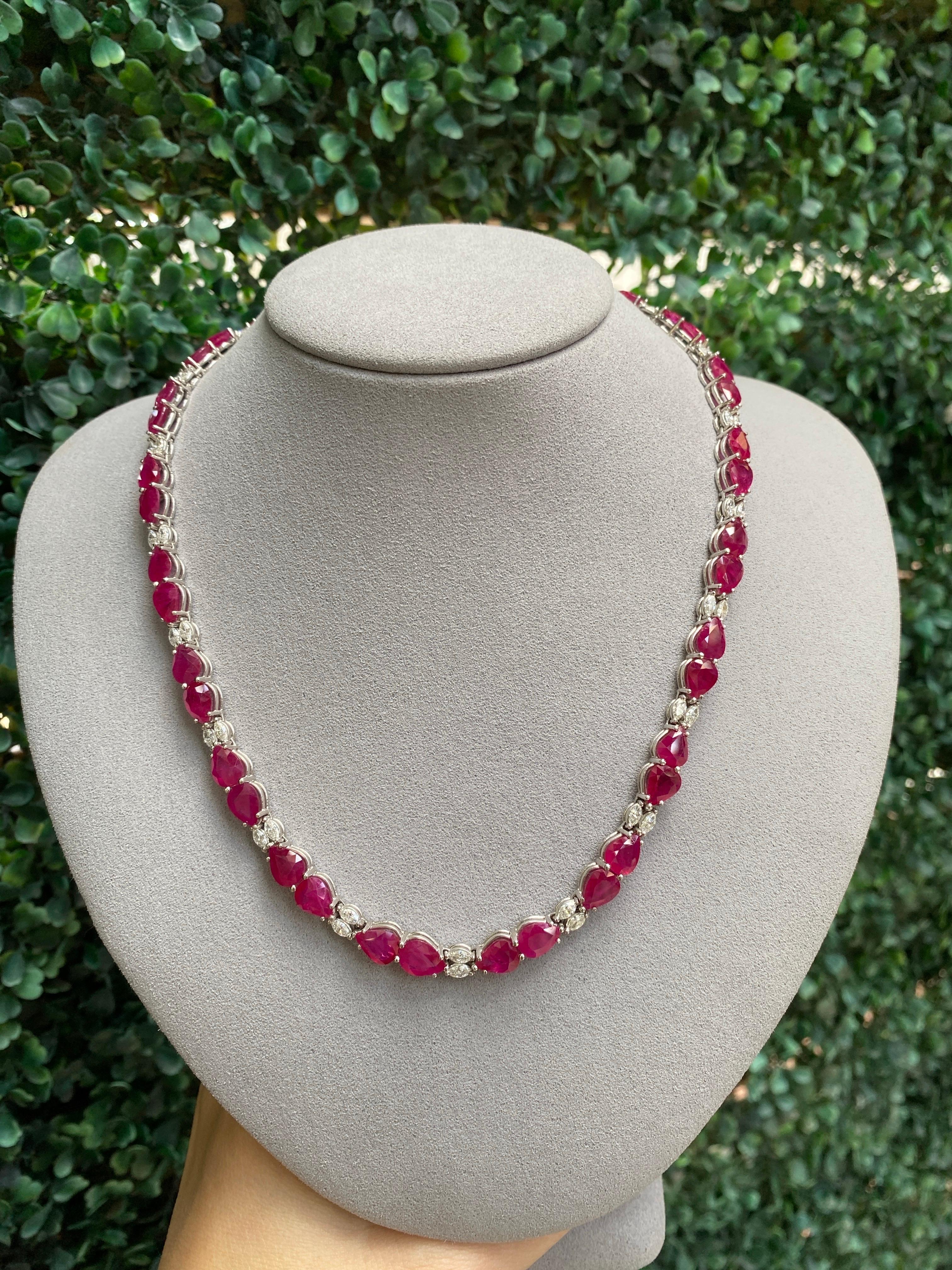 Collar de oro de 18 quilates con rubíes birmanos de 50,40 quilates en total y diamantes de 4,20 quilates en venta 12