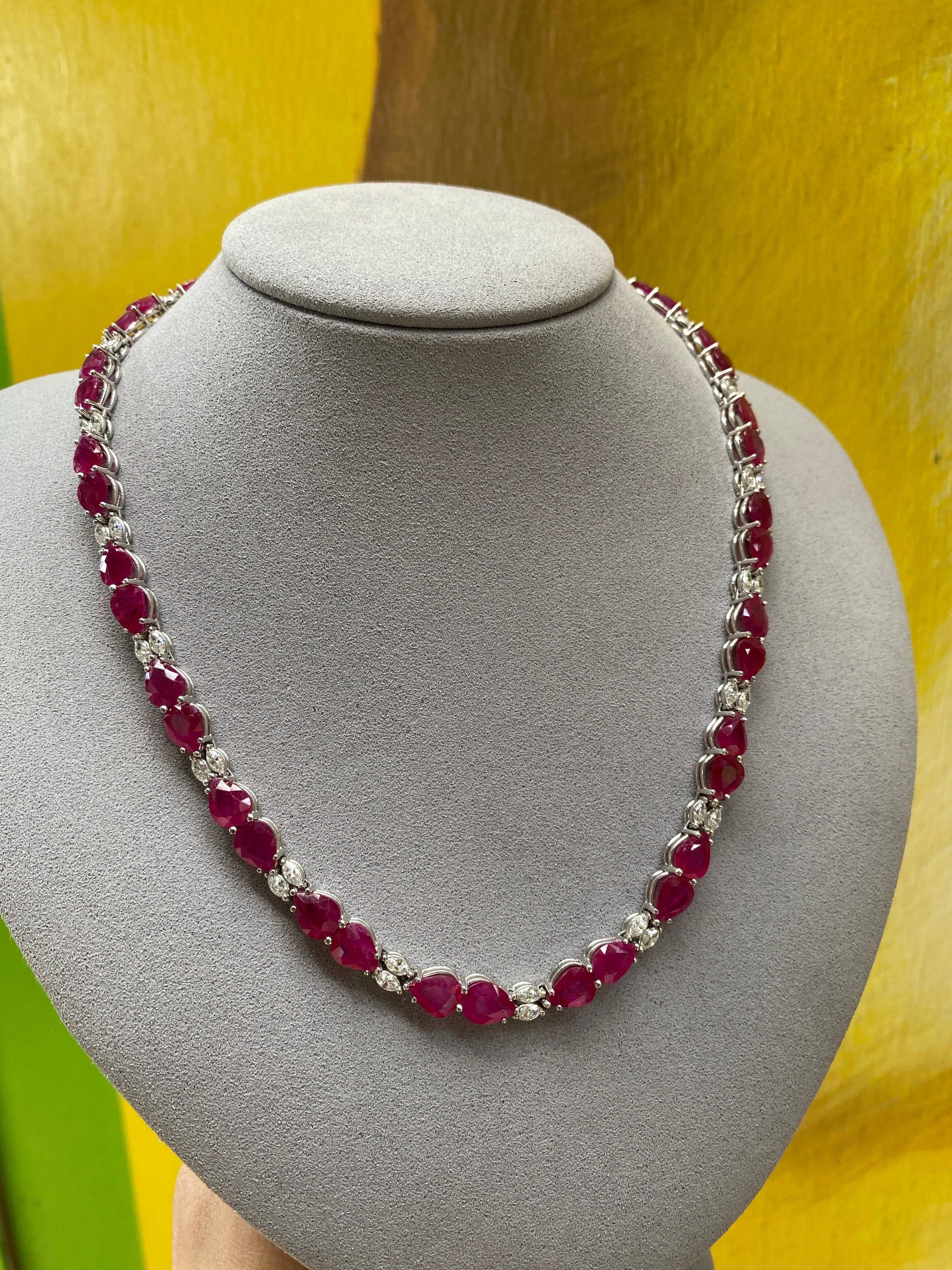 Collar de oro de 18 quilates con rubíes birmanos de 50,40 quilates en total y diamantes de 4,20 quilates en venta 14