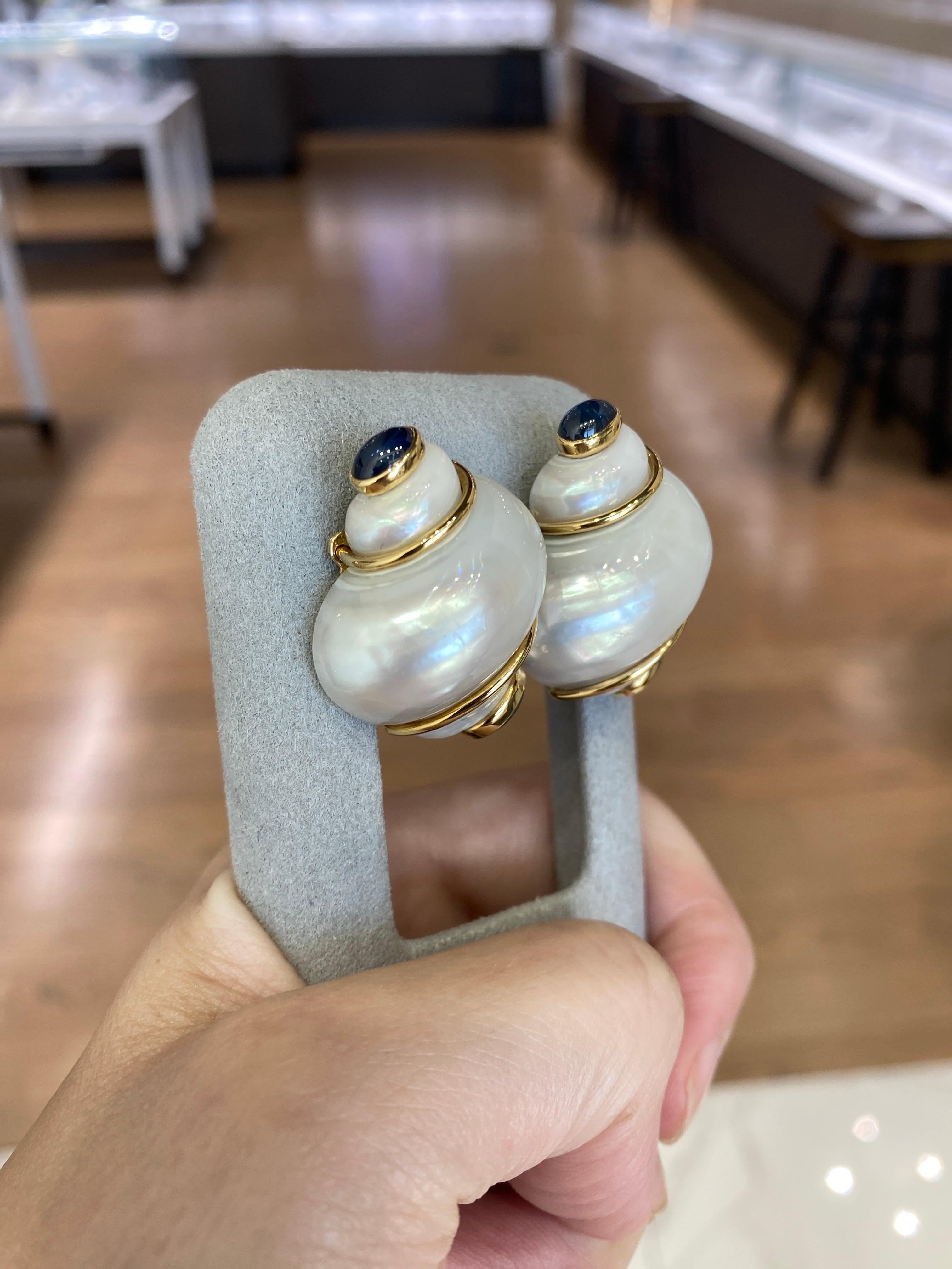 Orecchini in oro Seaman Schepps Turbo Shell e Zaffiro in vendita 11