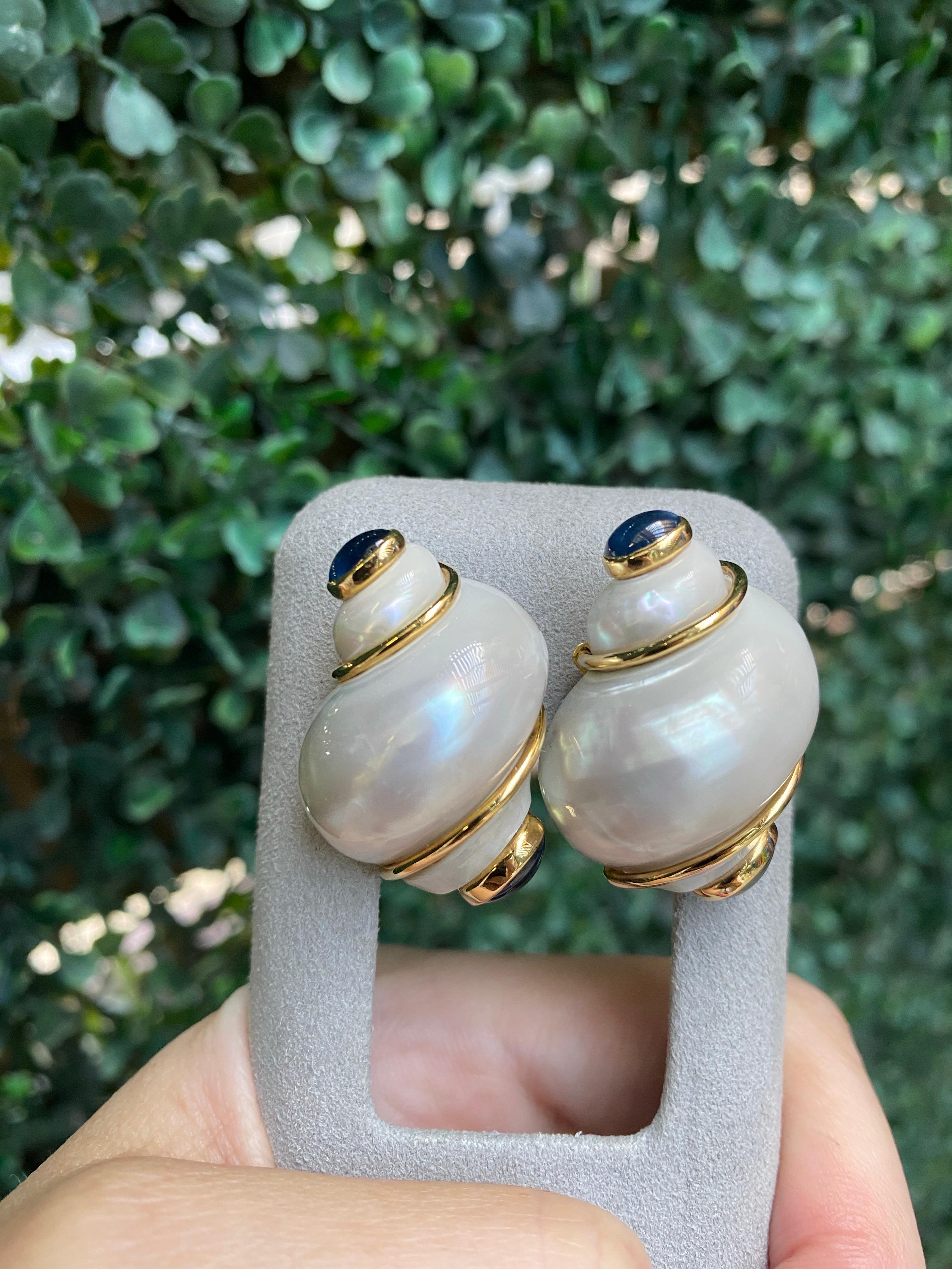Orecchini in oro Seaman Schepps Turbo Shell e Zaffiro in vendita 14