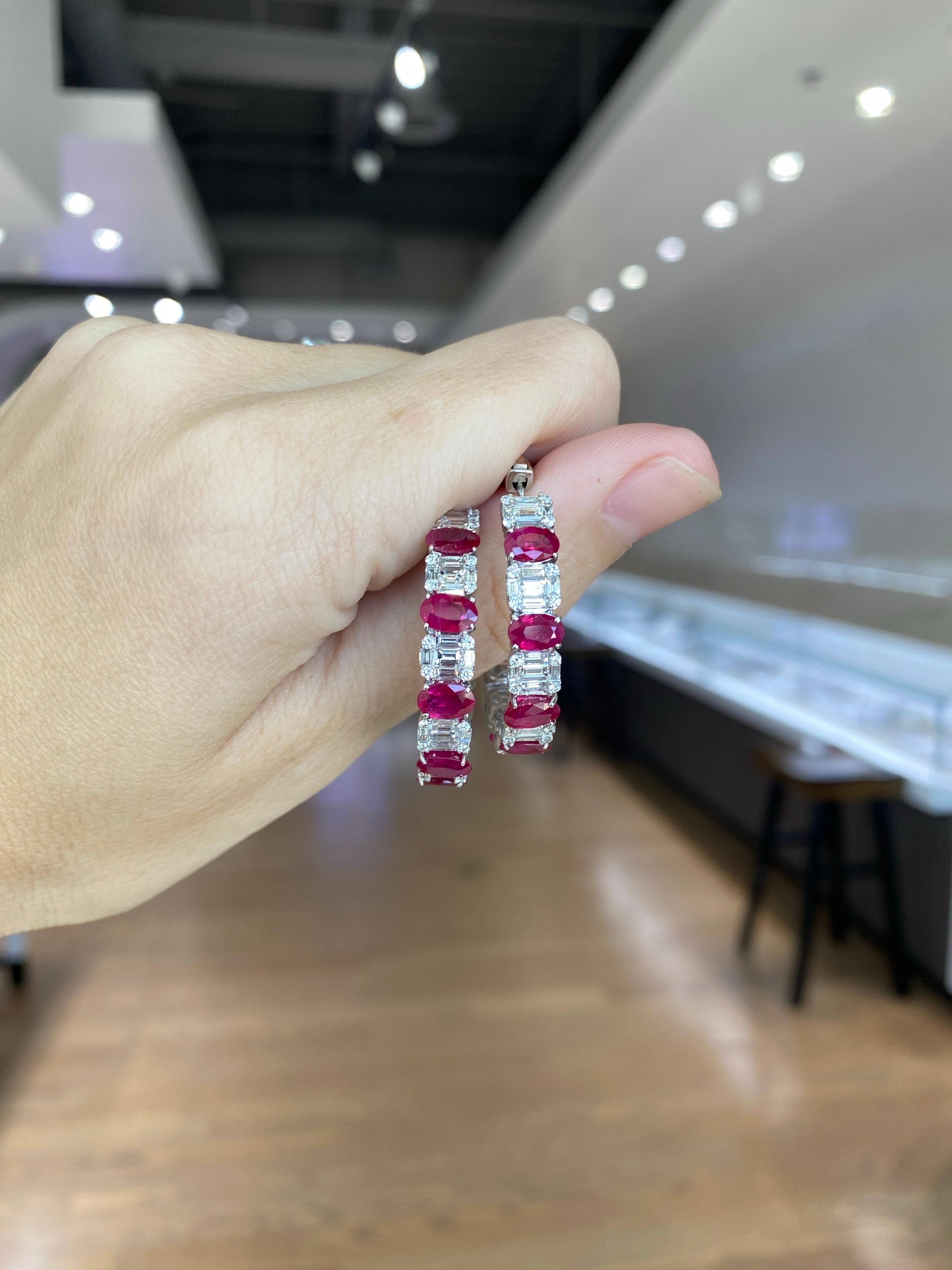 Créoles en rubis taille ovale de 4,53 carats et diamants ronds et baguettes de 2,71 carats Unisexe en vente
