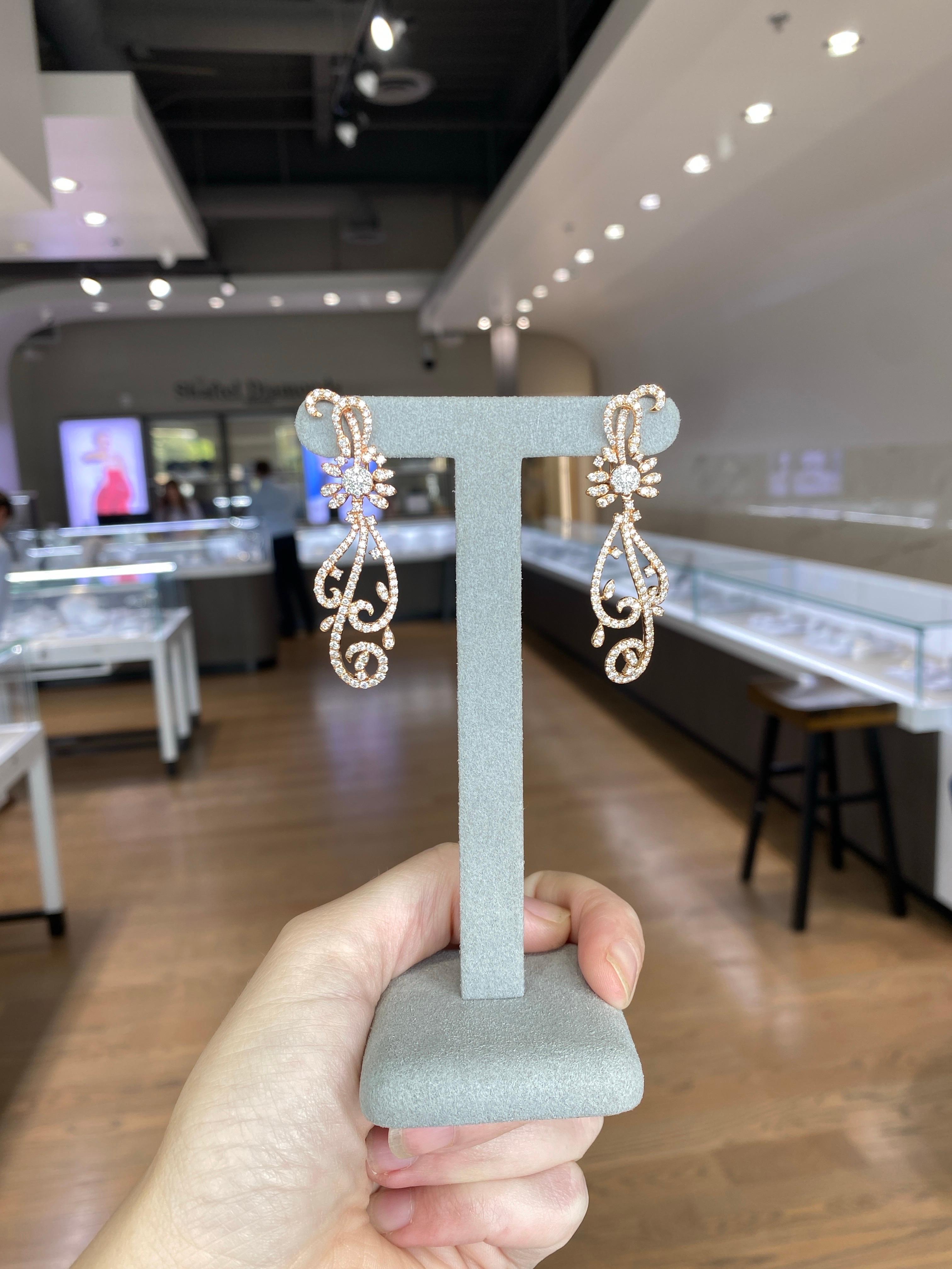 Pendientes en espiral de oro rosa de 18 quilates con diamante brillante redondo engastado en microgancho de 4,70 quilates en venta 5