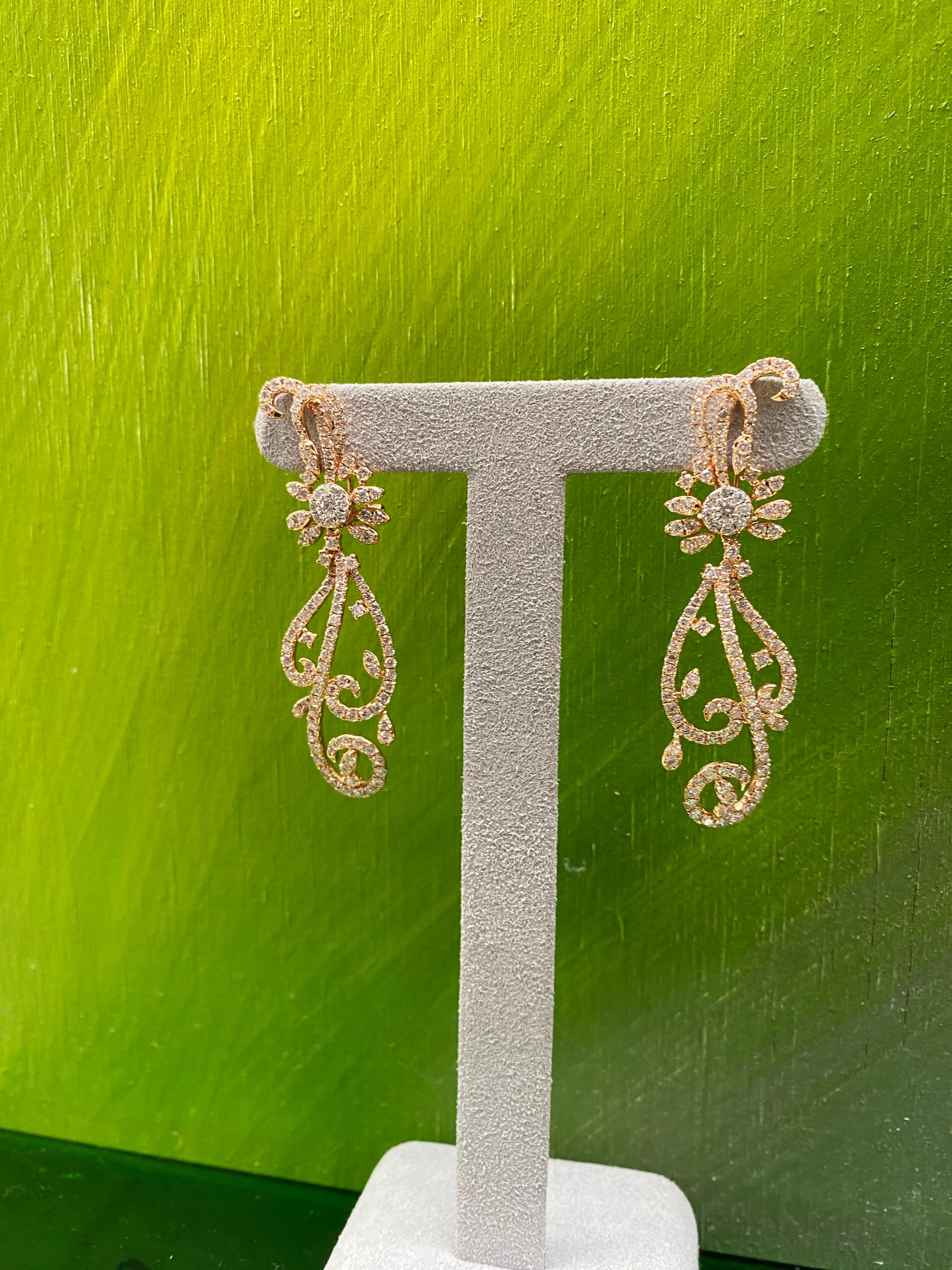 Pendientes en espiral de oro rosa de 18 quilates con diamante brillante redondo engastado en microgancho de 4,70 quilates en venta 7
