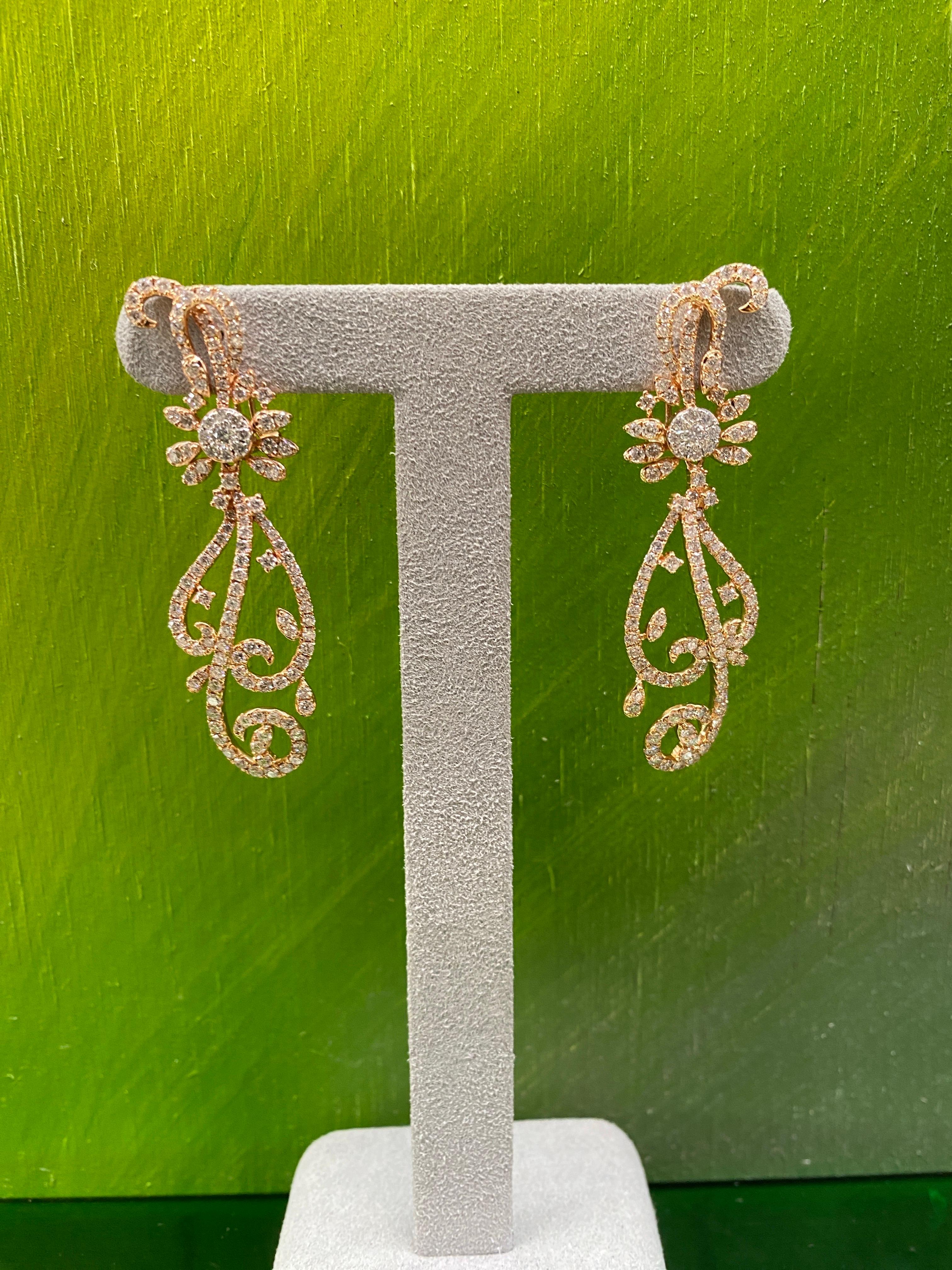 Pendientes en espiral de oro rosa de 18 quilates con diamante brillante redondo engastado en microgancho de 4,70 quilates en venta 10