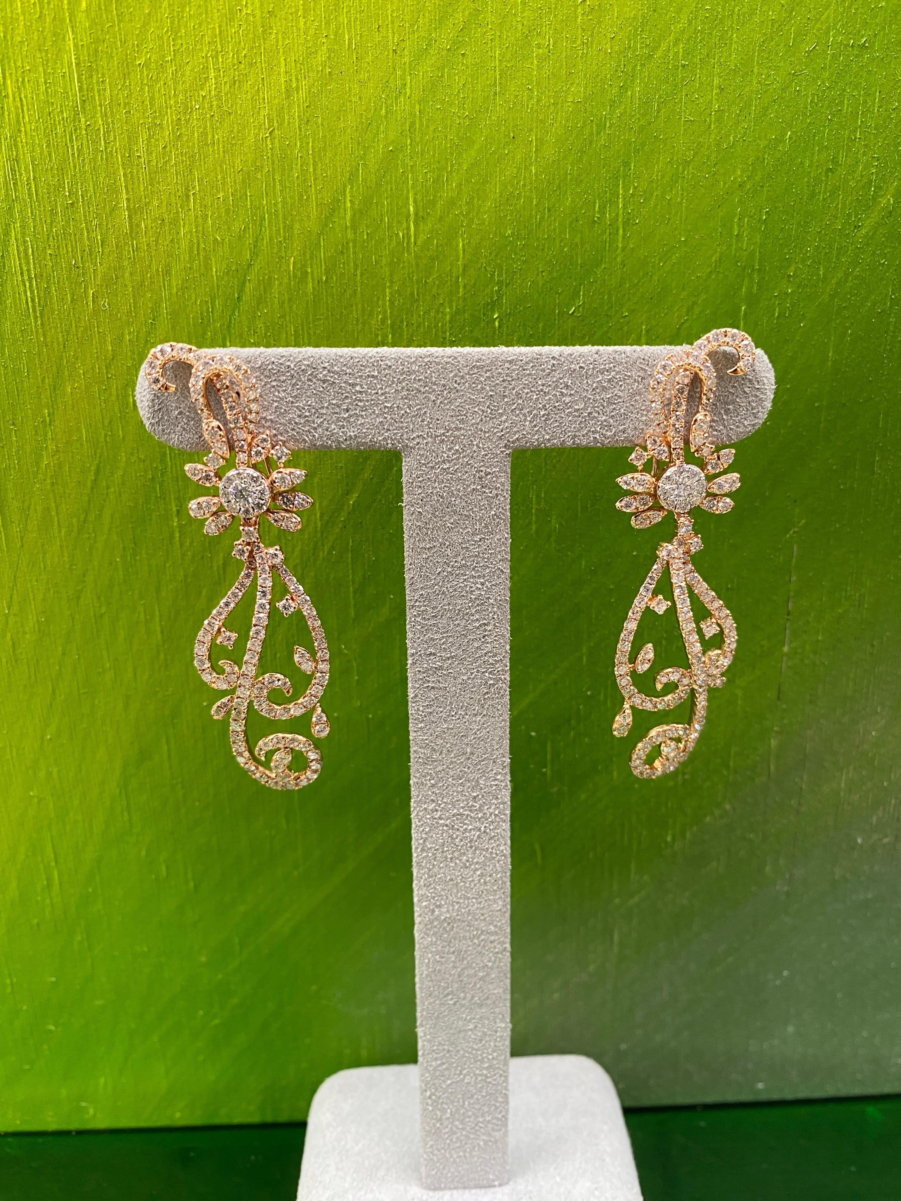 Pendientes en espiral de oro rosa de 18 quilates con diamante brillante redondo engastado en microgancho de 4,70 quilates en venta 9