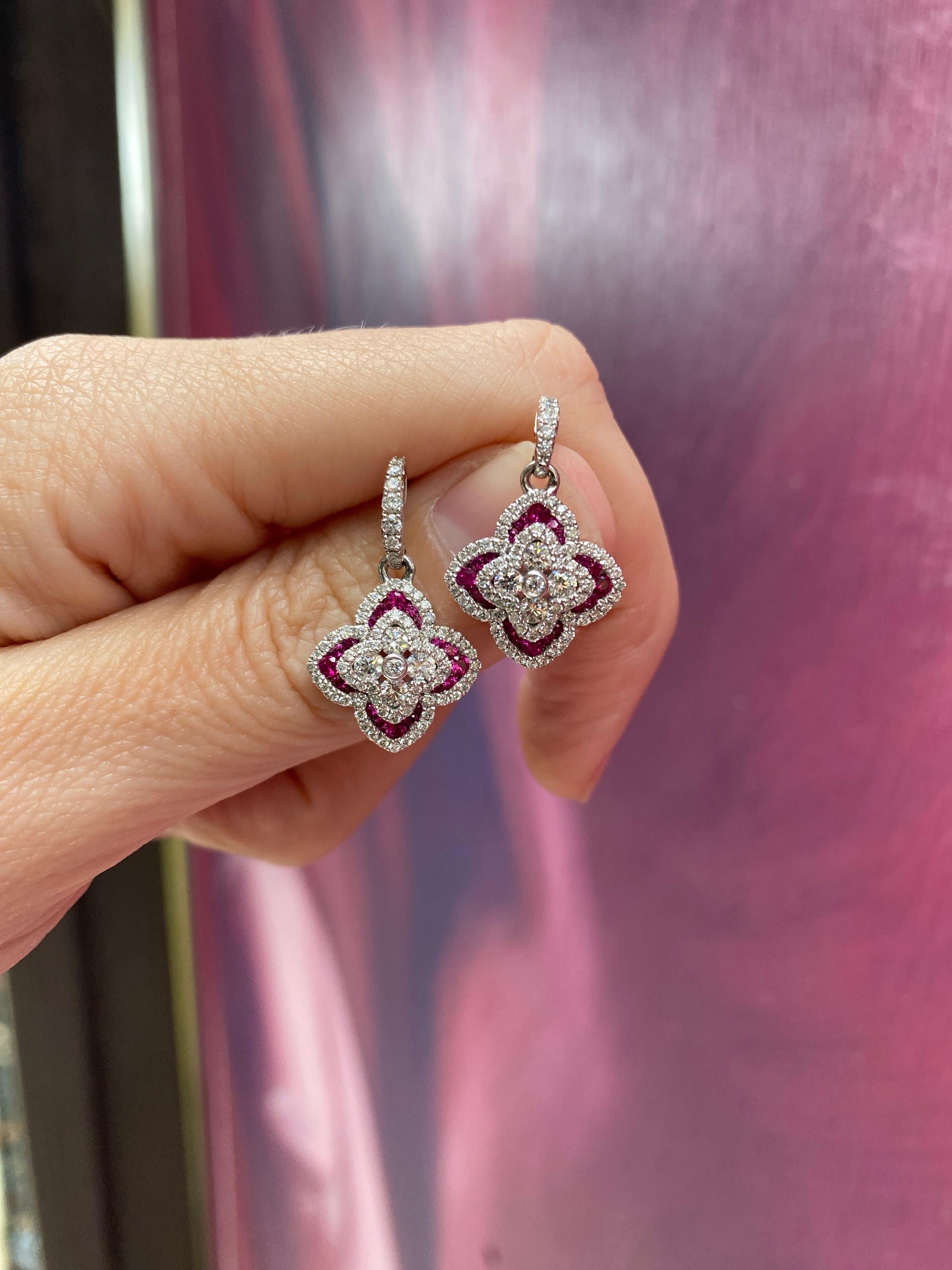 Charles Krypell, boucles d'oreilles en goutte en diamants ronds de 1,16 carat et rubis ronds de 0,47 carat en vente 4