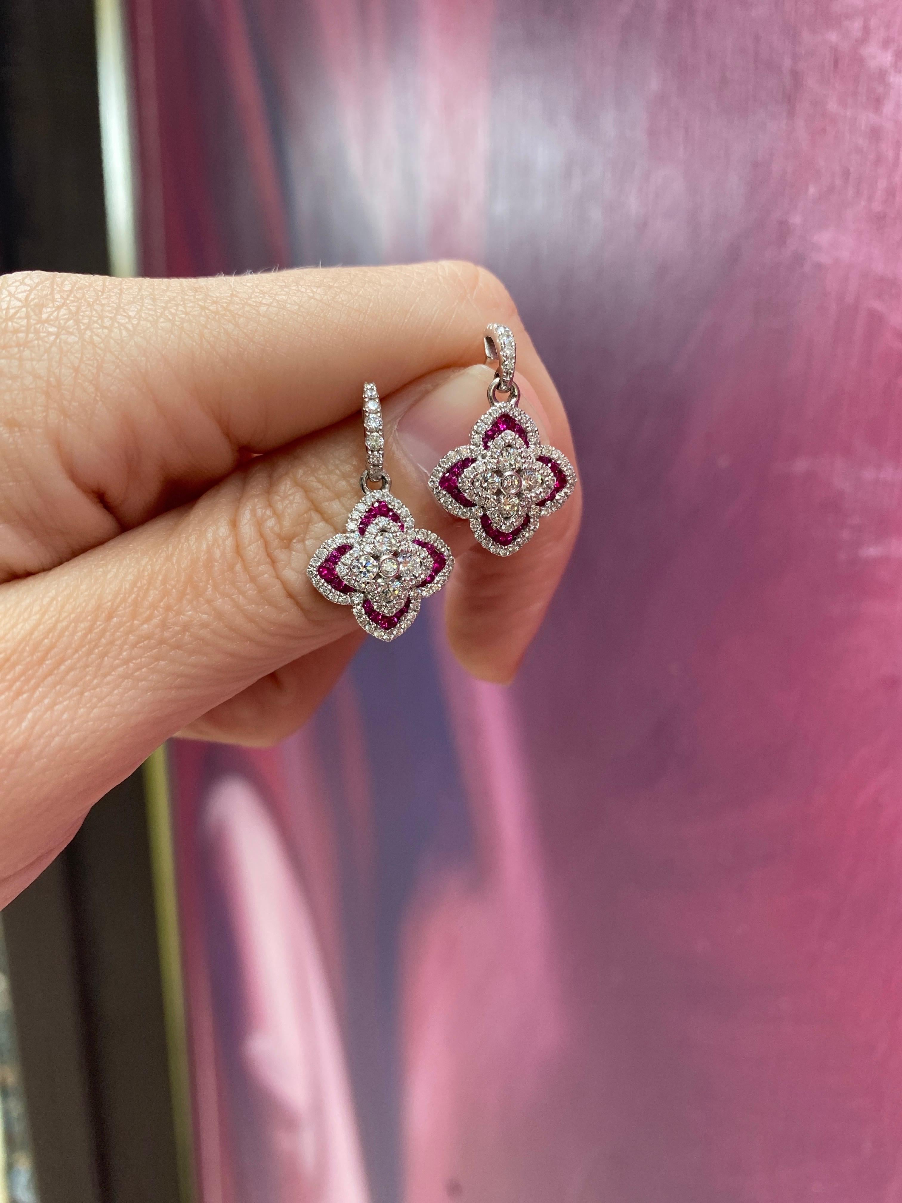 Charles Krypell, boucles d'oreilles en goutte en diamants ronds de 1,16 carat et rubis ronds de 0,47 carat en vente 6