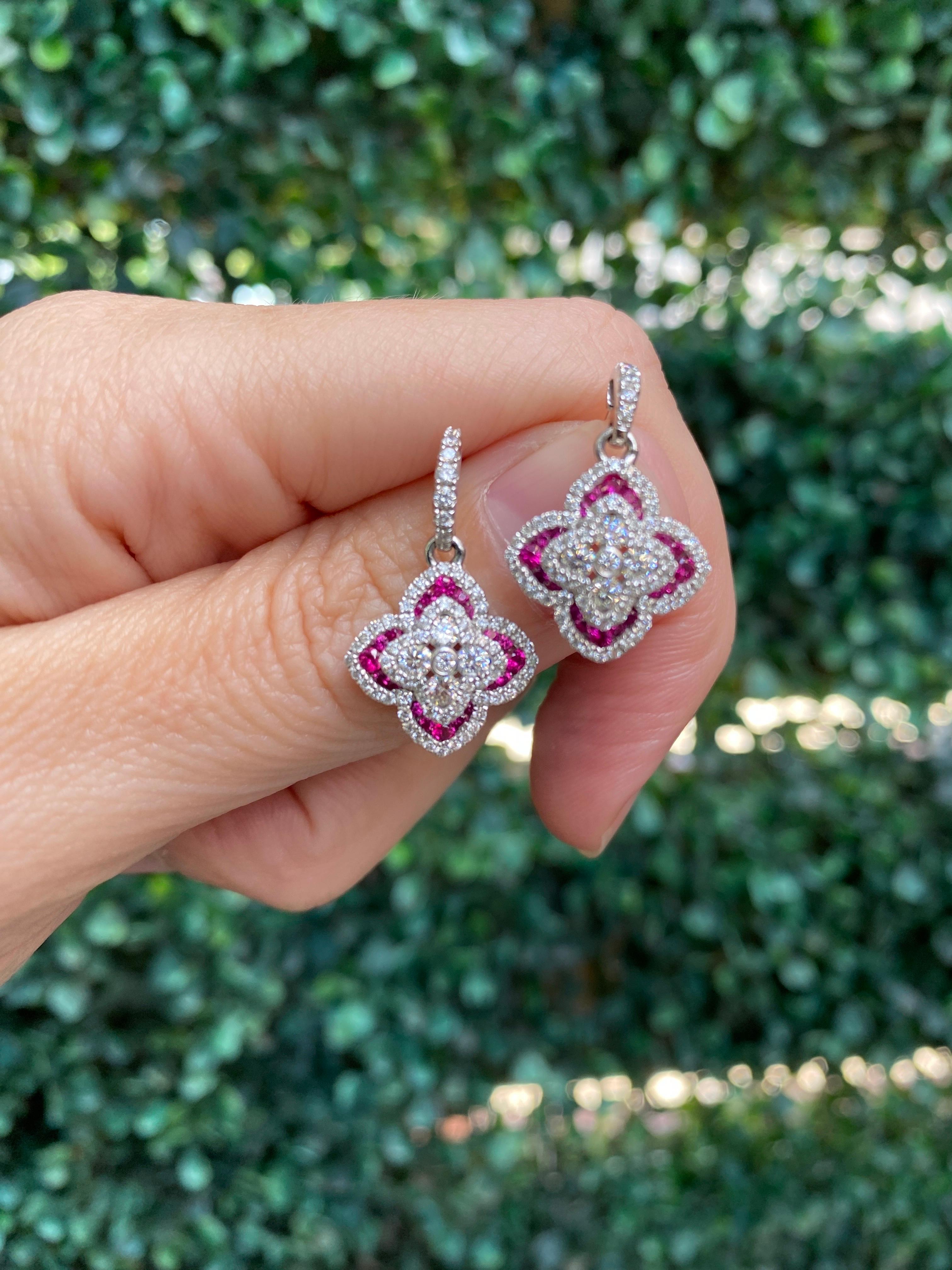 Charles Krypell, boucles d'oreilles en goutte en diamants ronds de 1,16 carat et rubis ronds de 0,47 carat en vente 10