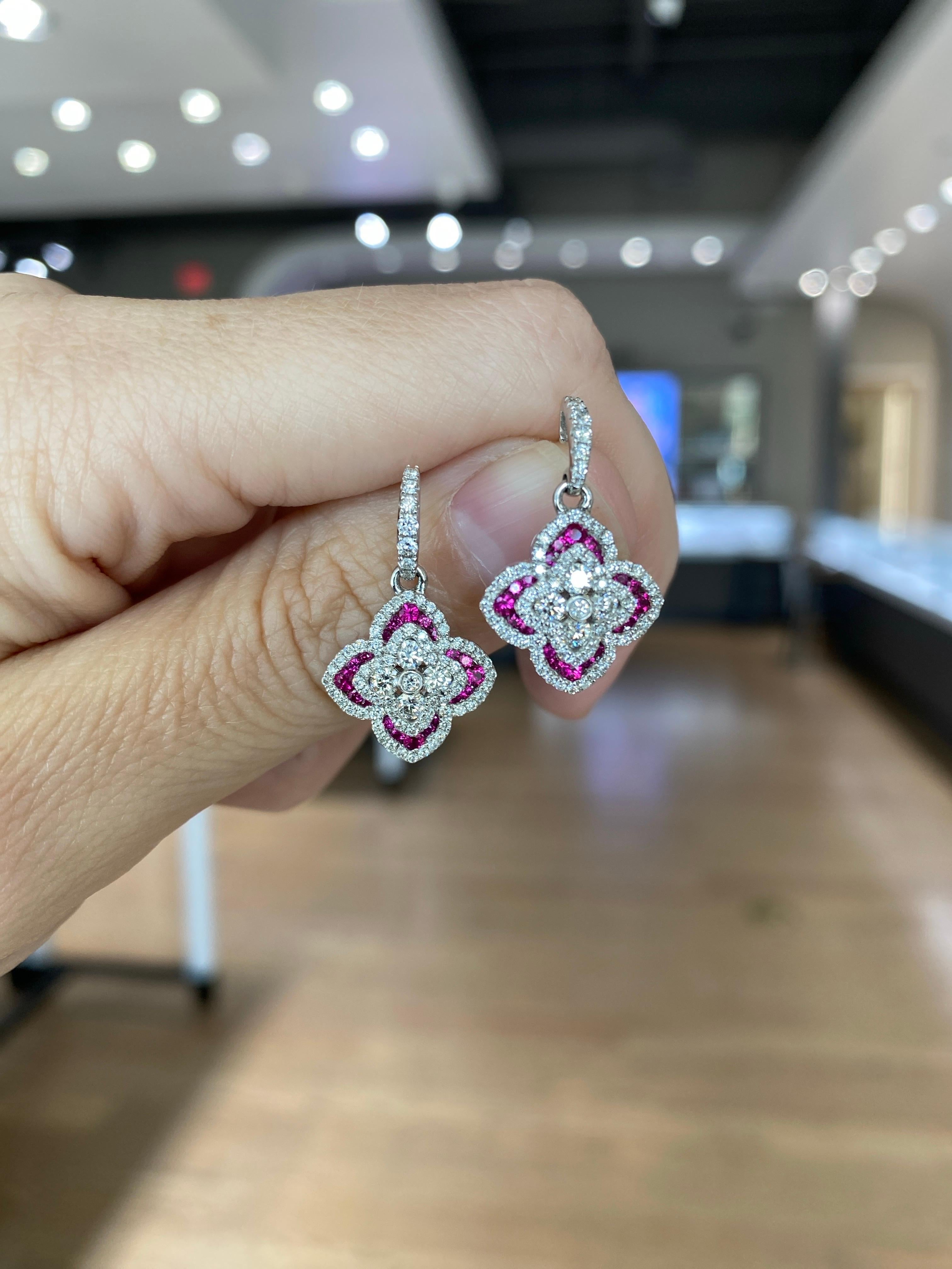 Charles Krypell, boucles d'oreilles en goutte en diamants ronds de 1,16 carat et rubis ronds de 0,47 carat en vente 13