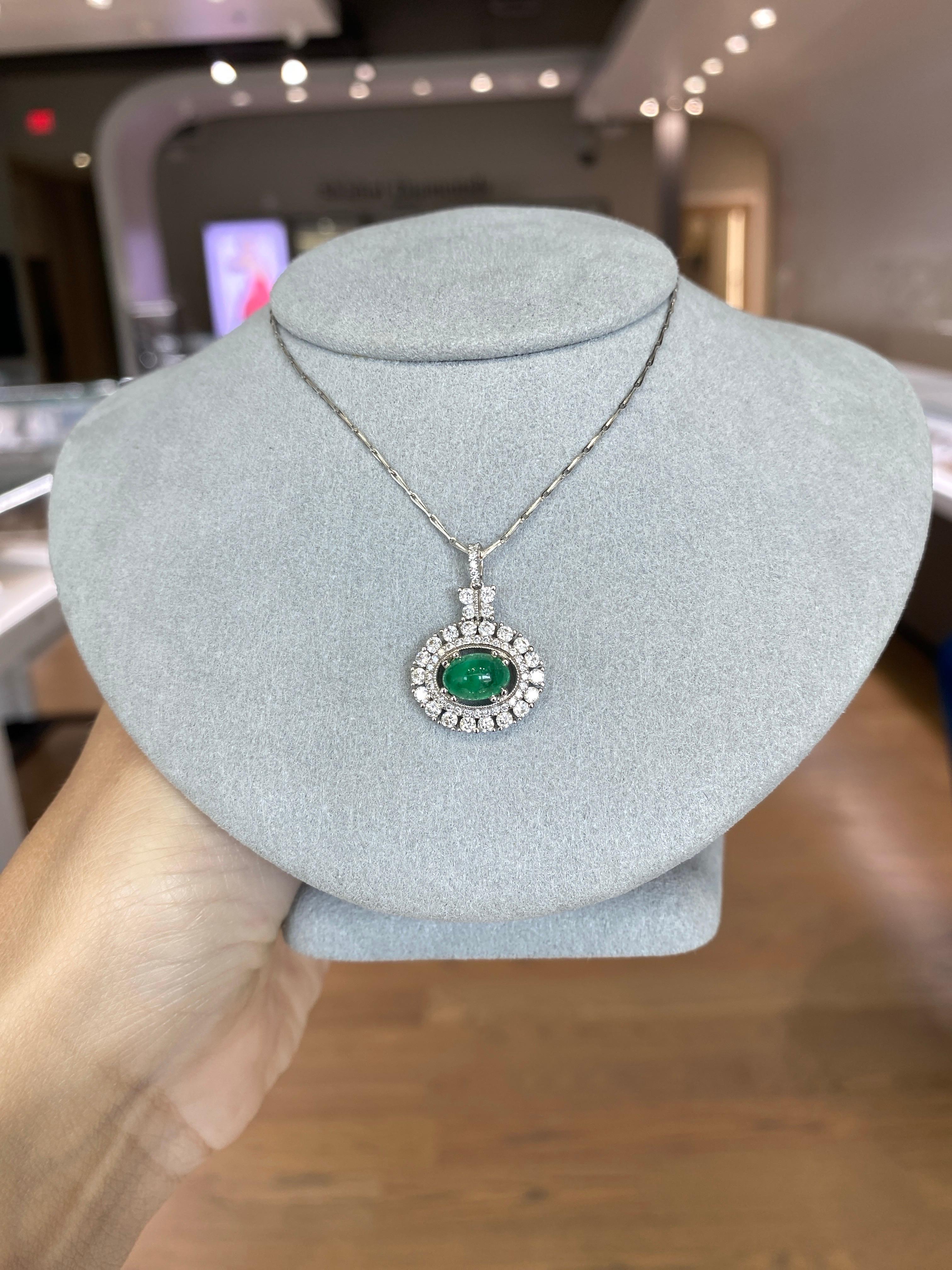 Collana con smeraldo ovale Cabachon da 1,47 carati e accenti di diamanti da 0,90 carati in vendita 6