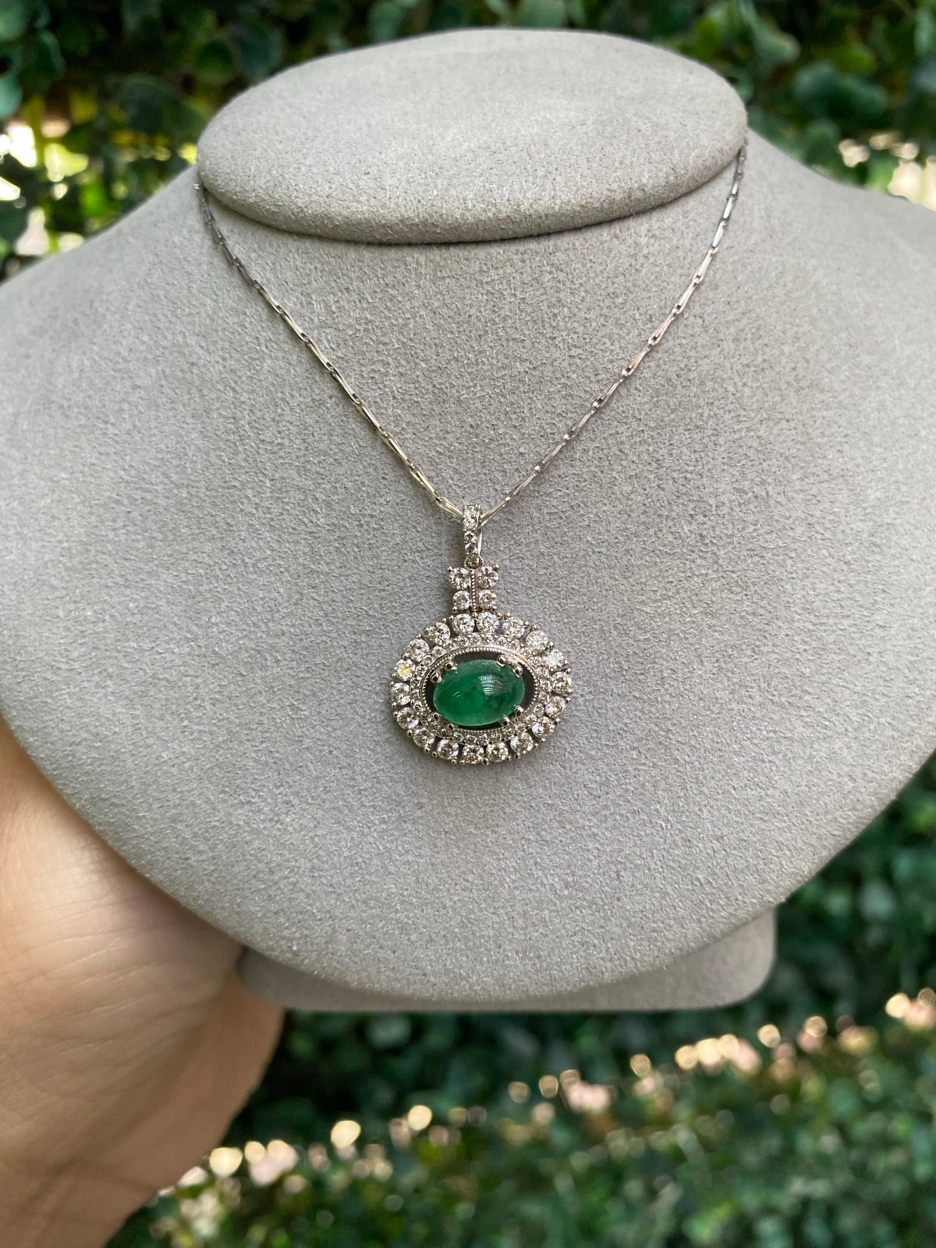 Collana con smeraldo ovale Cabachon da 1,47 carati e accenti di diamanti da 0,90 carati in vendita 8