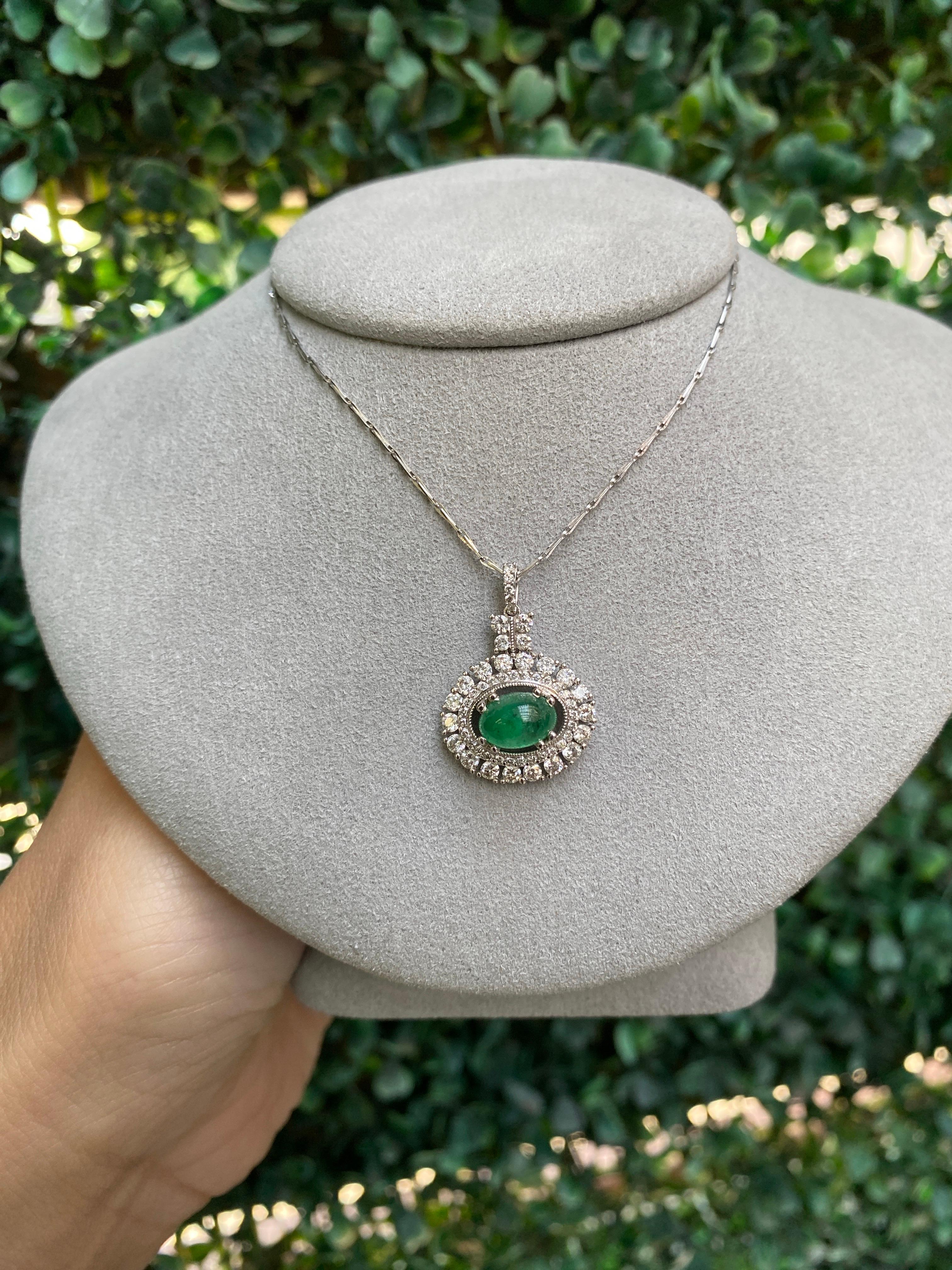 Collana con smeraldo ovale Cabachon da 1,47 carati e accenti di diamanti da 0,90 carati in vendita 9