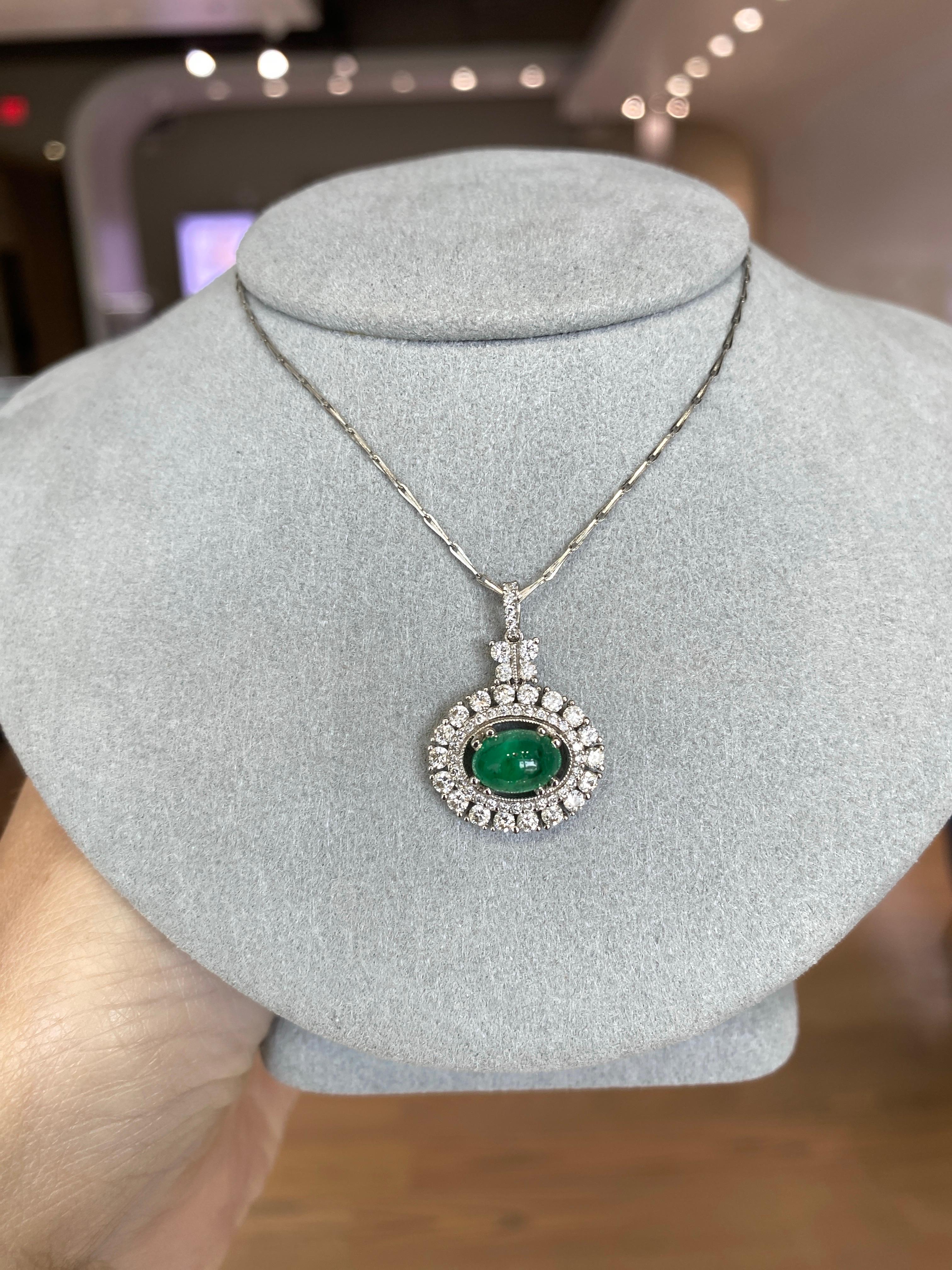 Collana con smeraldo ovale Cabachon da 1,47 carati e accenti di diamanti da 0,90 carati in vendita 11