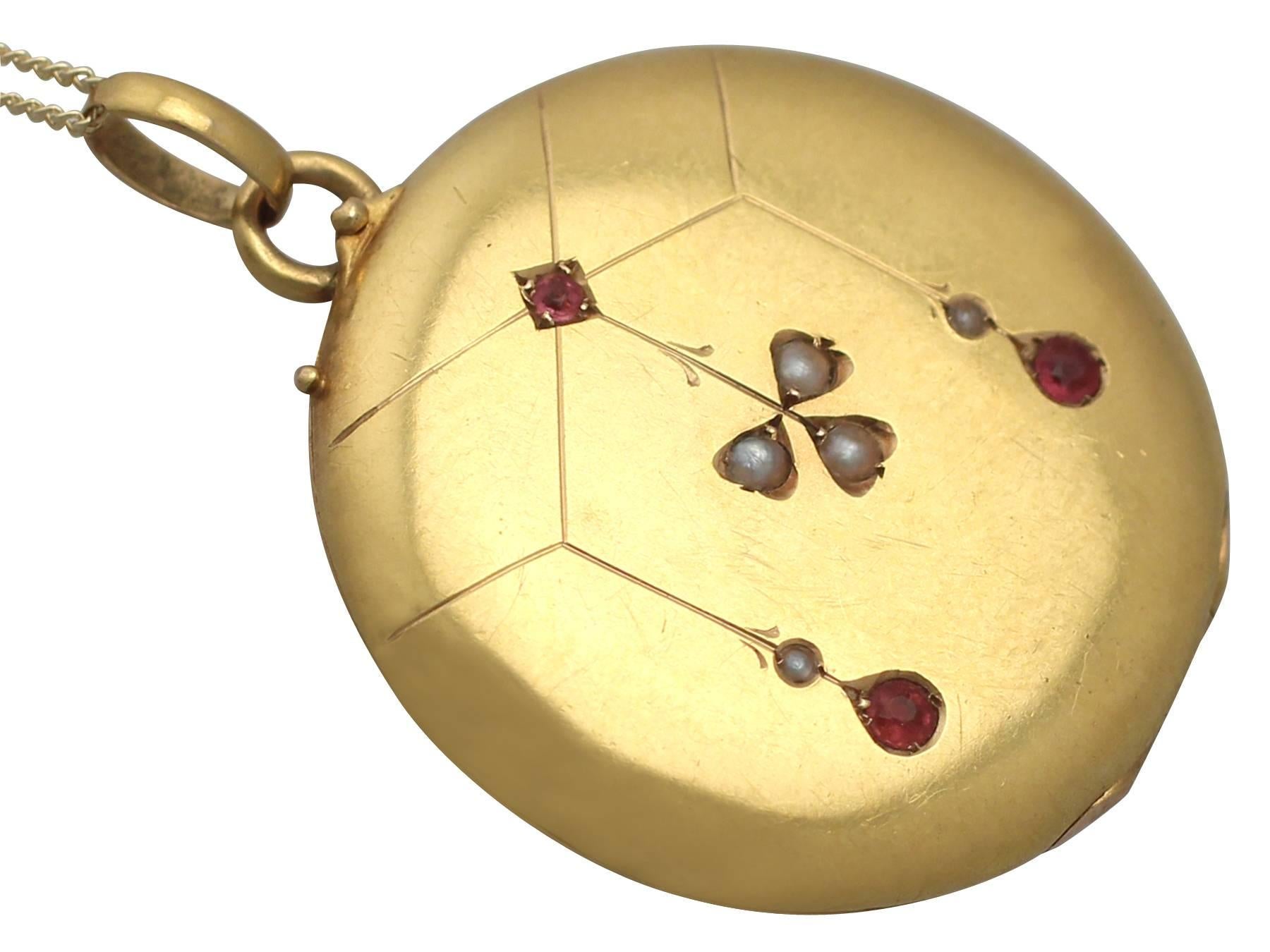 Edwardian 1910s French 0.09 Carat Ruby and Seed Pearl, 18k Yellow Gold Locket