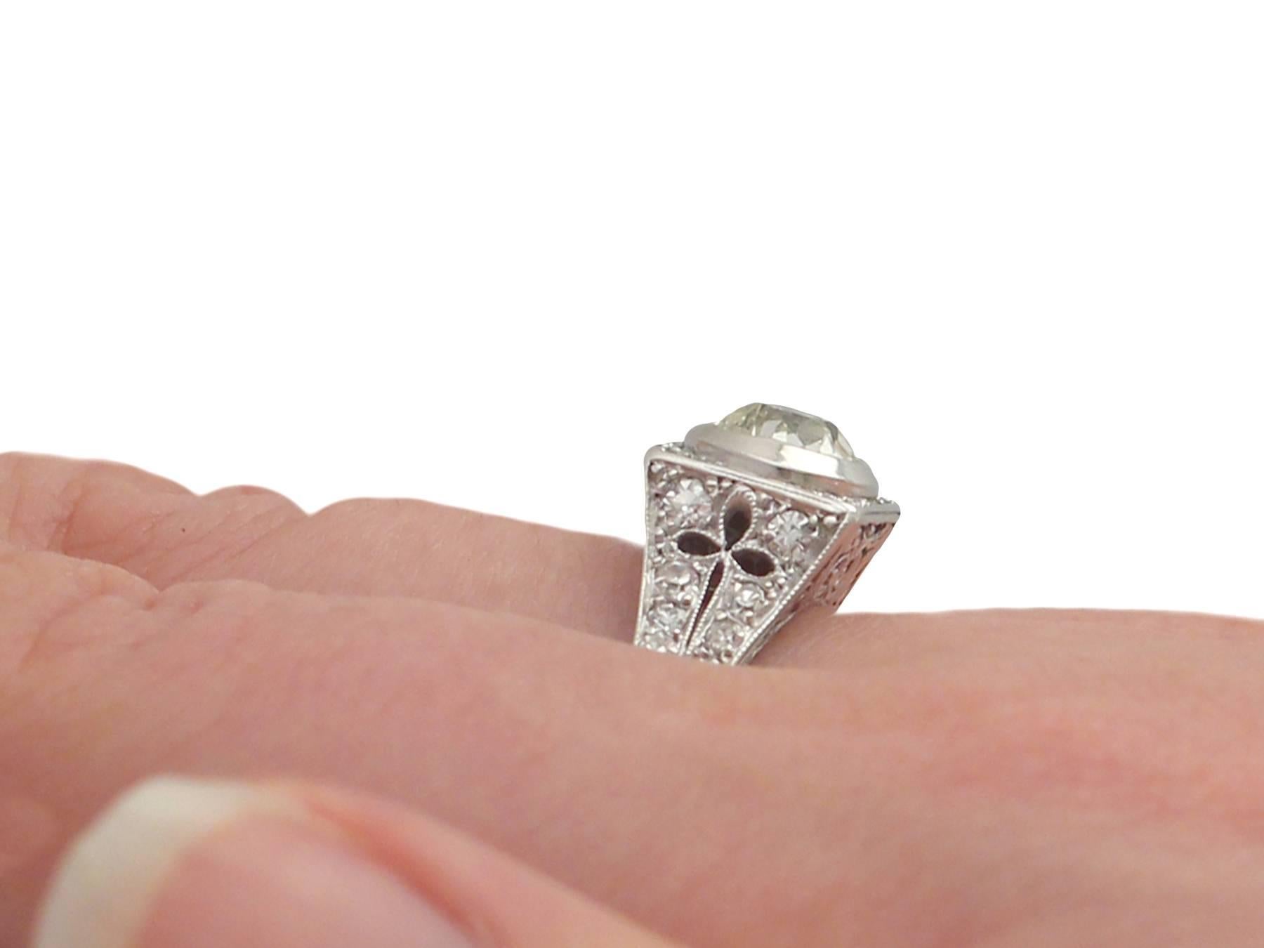 1920s 1.15 Carat Diamond and Platinum Cocktail Ring 1