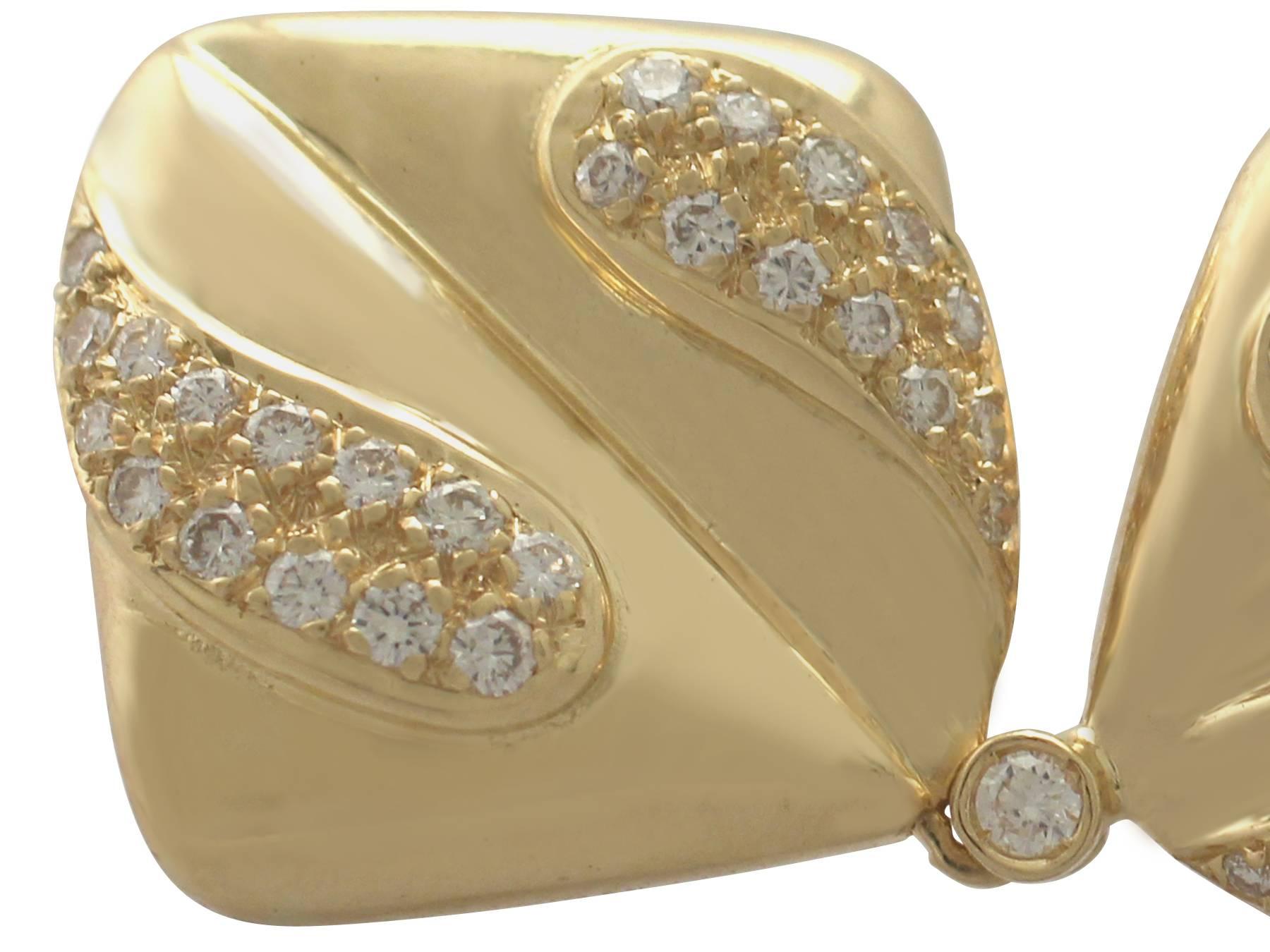 1970s 1.05 Carat Diamond and Yellow Gold Drop Earrings 1