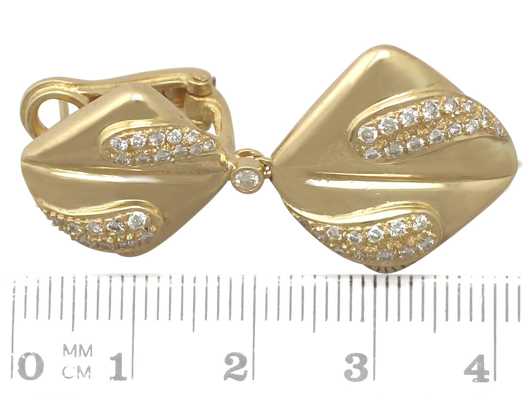 1970s 1.05 Carat Diamond and Yellow Gold Drop Earrings 3