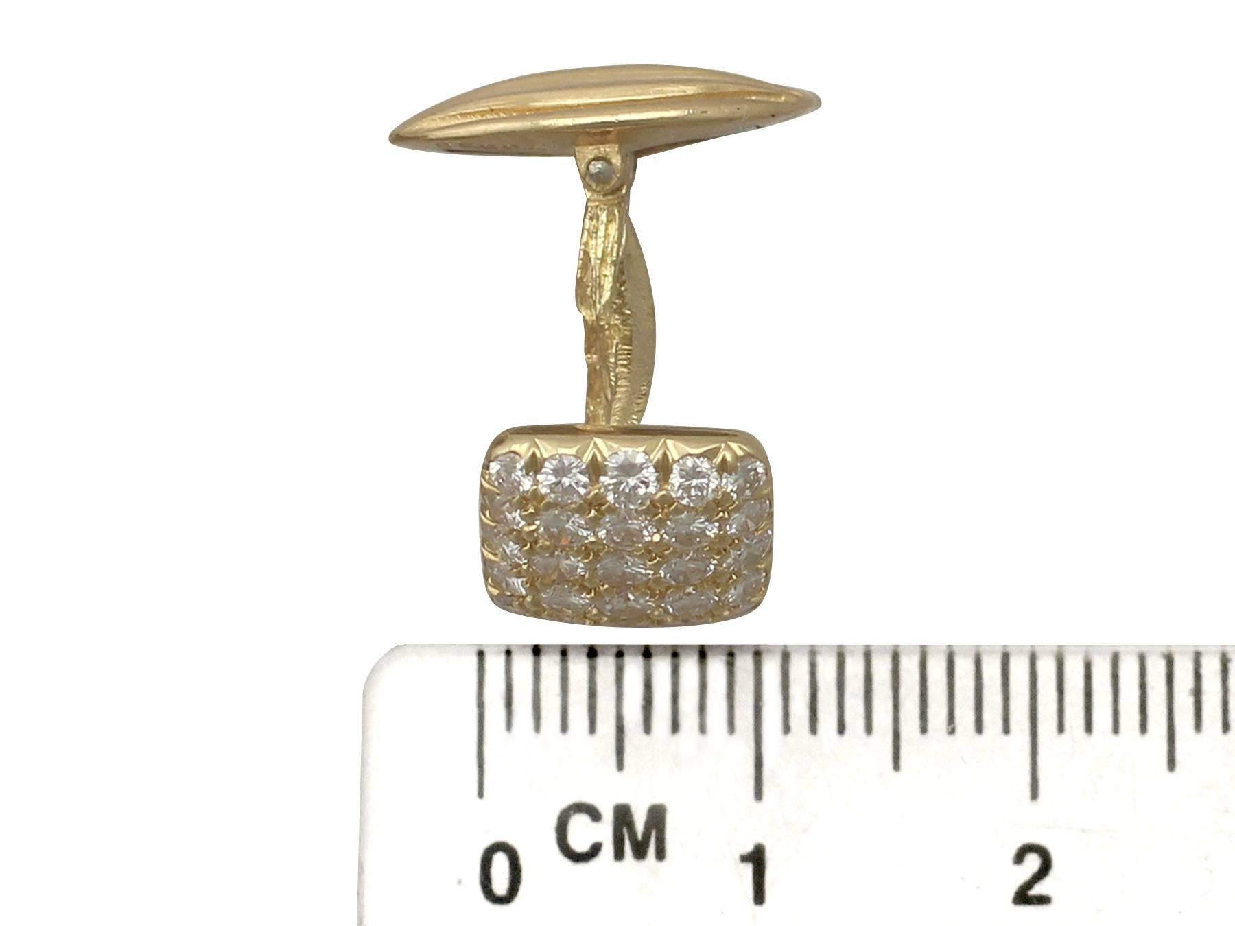 1980s 1.50 Carat Diamond Yellow Gold Cufflinks 5