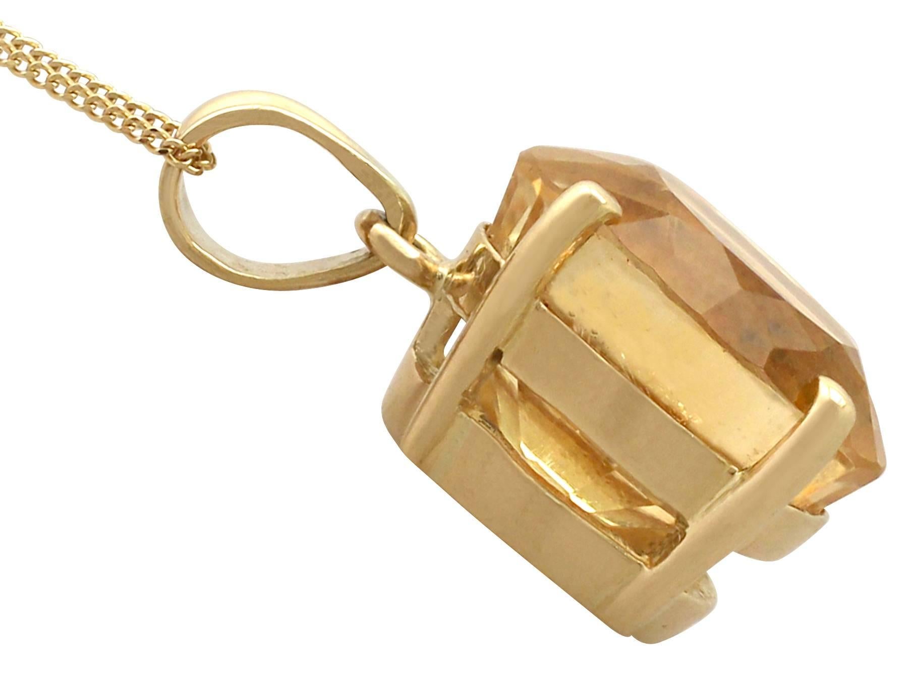 1980s 9.87 Carat Citrine and Yellow Gold Pendant In Excellent Condition In Jesmond, Newcastle Upon Tyne