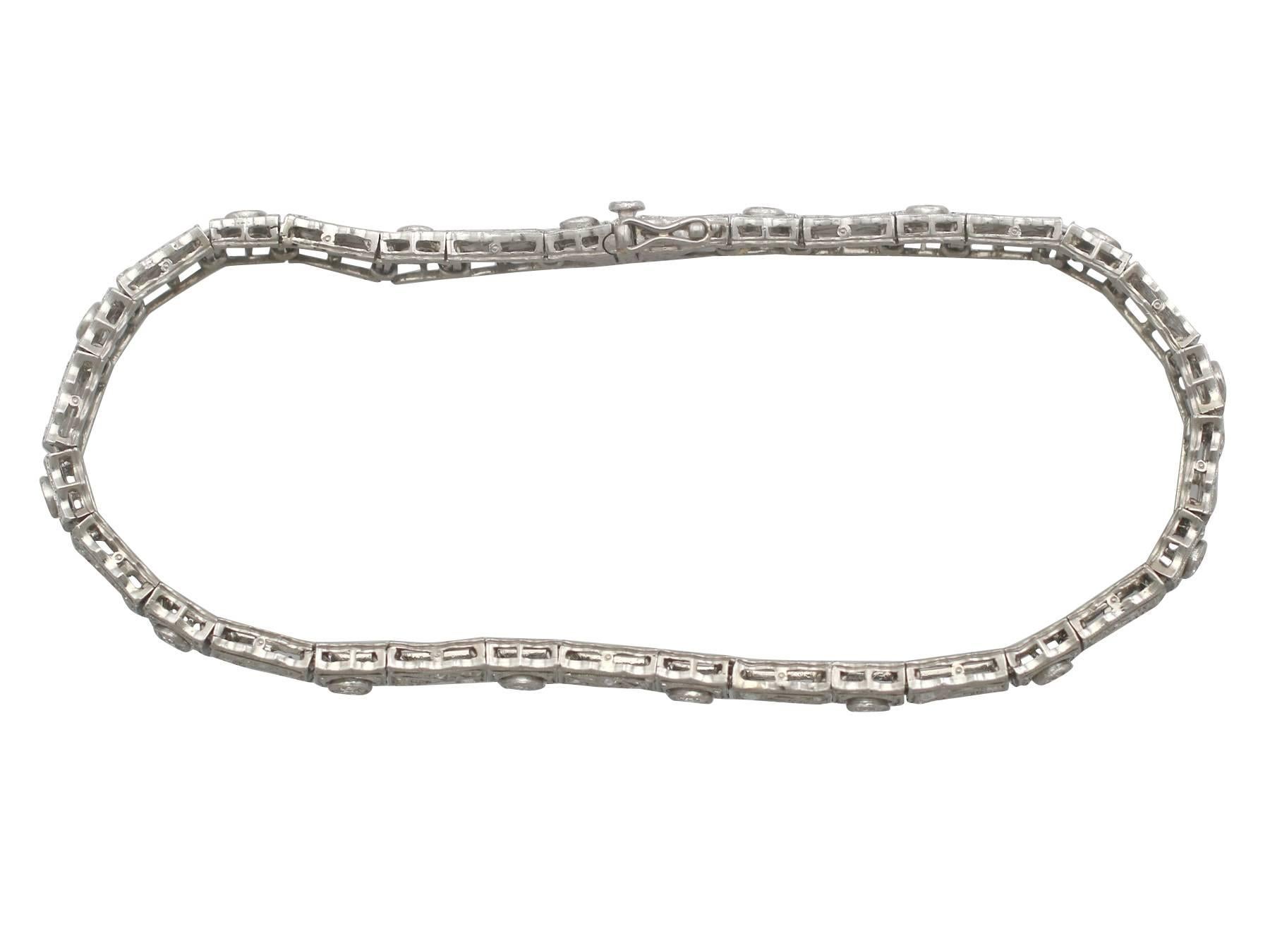A fine and impressive Art Deco 1.02 carat diamond and 14 karat white gold line bracelet; part of our diverse antique jewelry and estate jewelry collections

This fine and impressive Art Deco diamond bracelet has been crafted in 14k white gold.

The