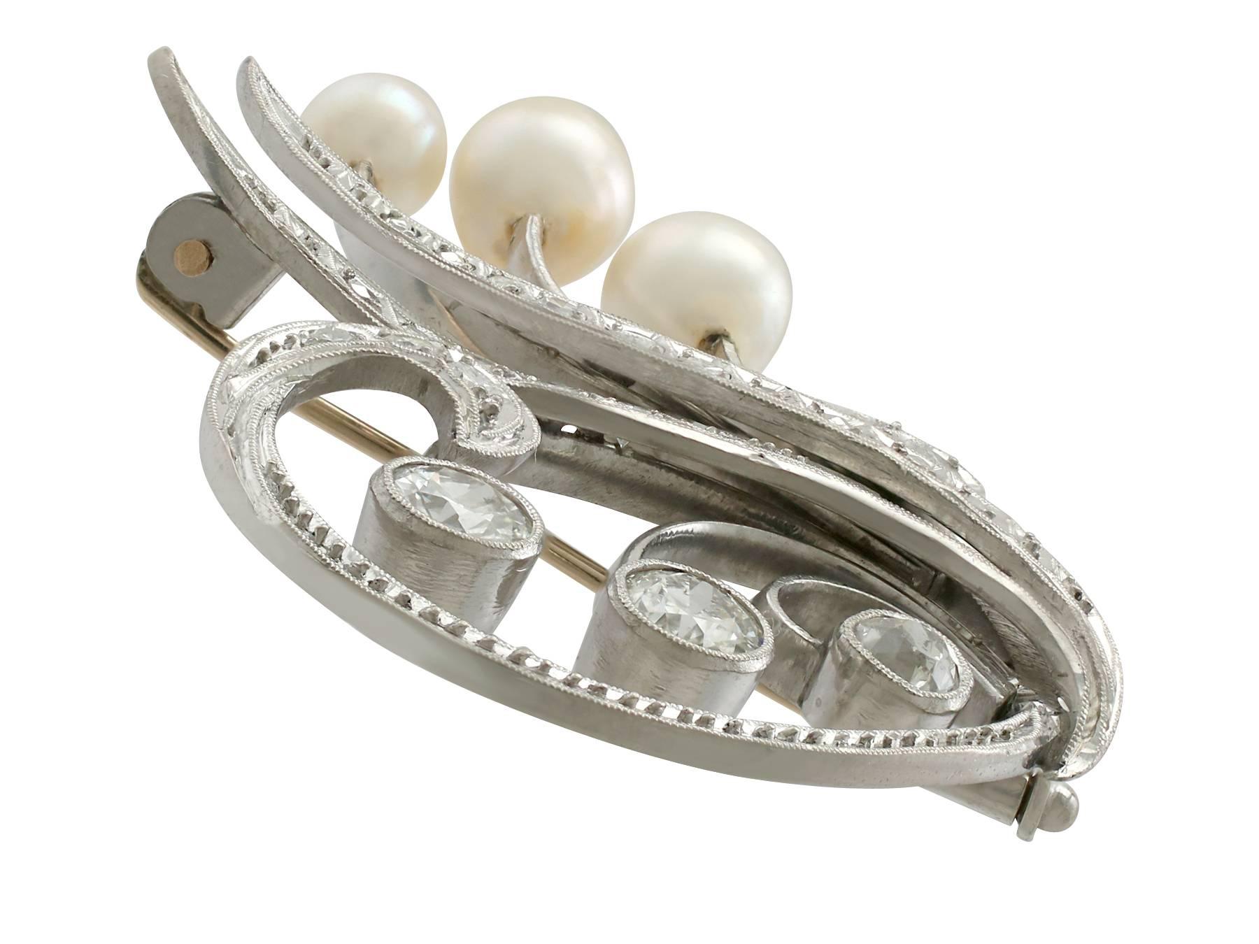 A stunning 1.53 carat diamond, cultured pearl and platinum brooch; part of our diverse jewelry and estate jewelry collections

This stunning, fine and impressive pearl and diamond brooch has been crafted in platinum.

The pierced decorated,