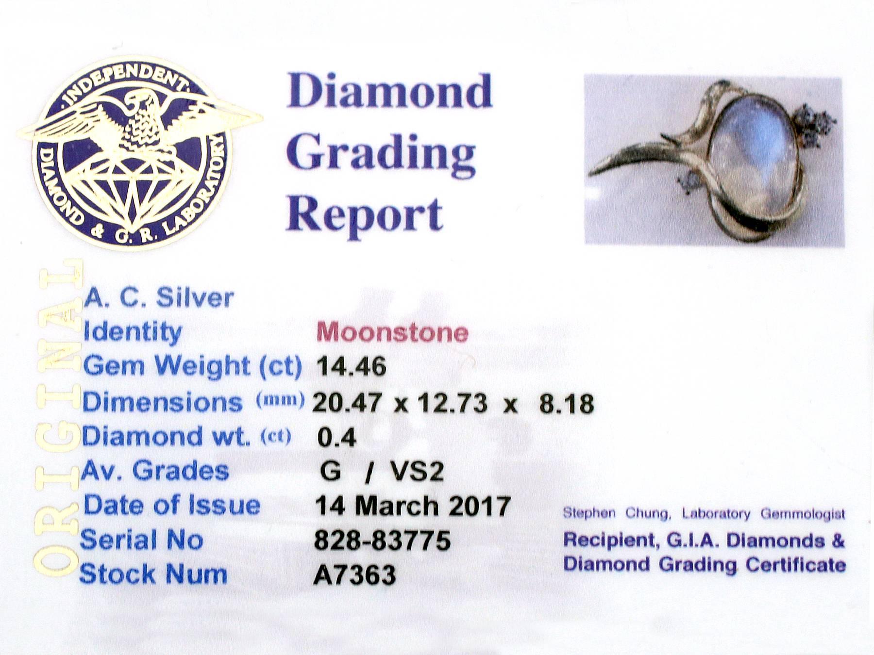 1970s 14.46 Carat Moonstone and Diamond Yellow Gold Pendant 3