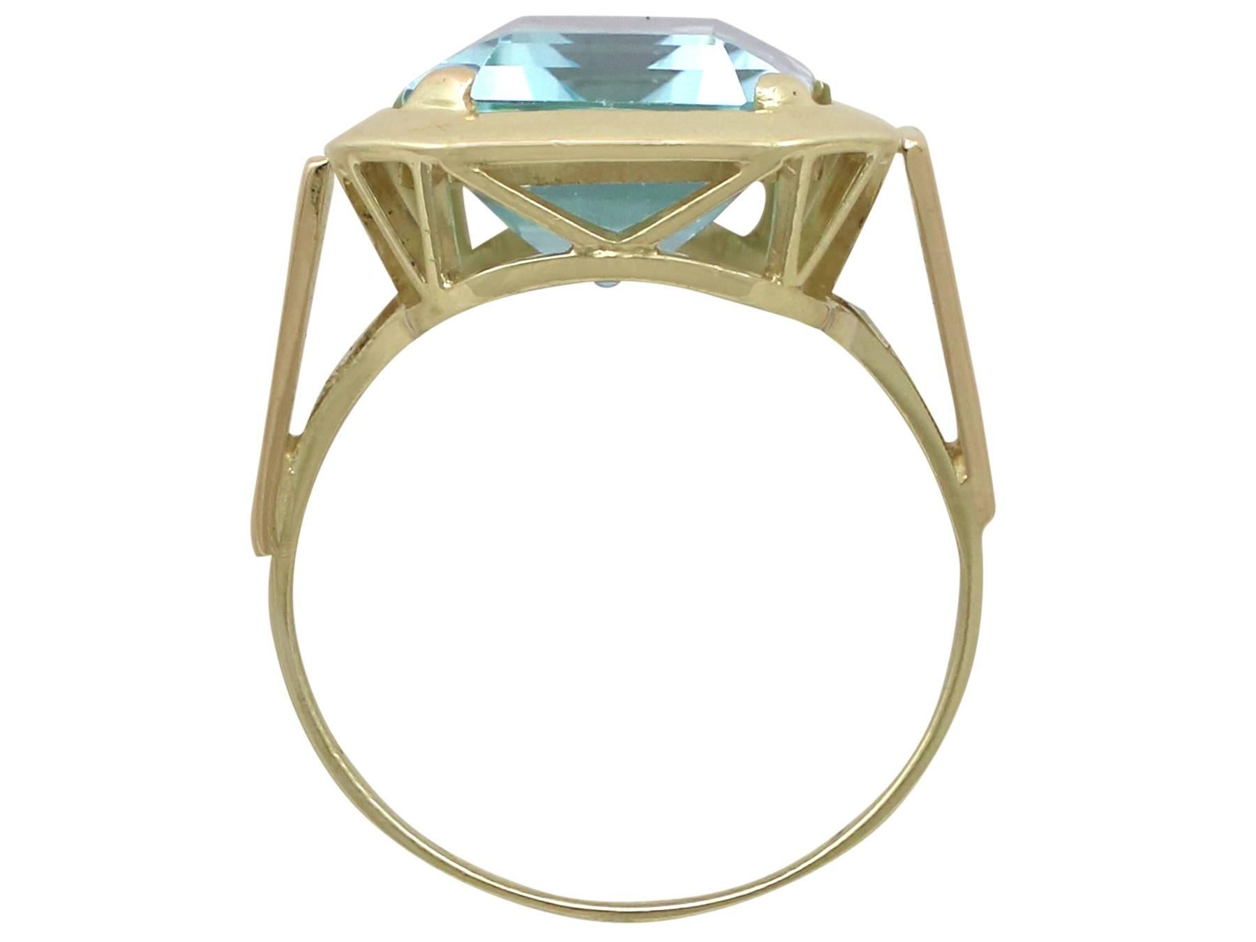 Women's or Men's Vintage 9.16 Carat Aquamarine and Yellow Gold Cocktail Ring