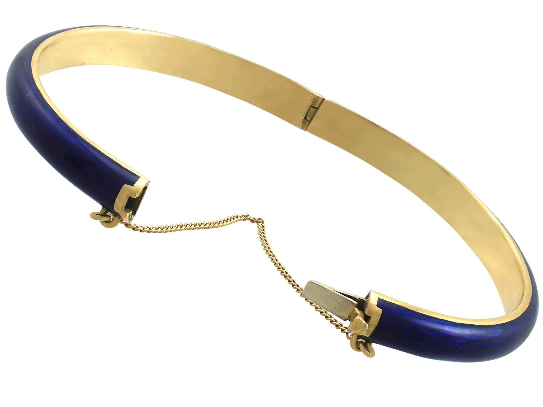 1960s Vintage Blue Guilloché Enamel and 18 Karat Yellow Gold Bangle In Excellent Condition In Jesmond, Newcastle Upon Tyne