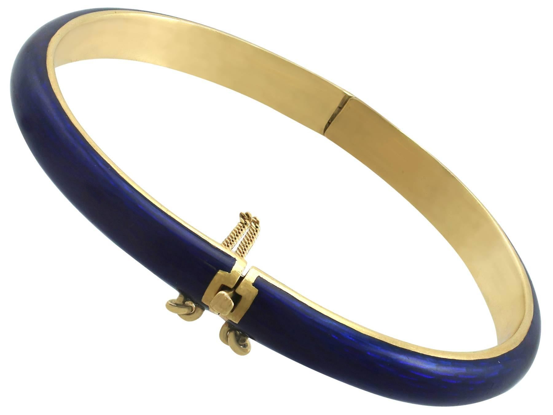 A fine and impressive vintage Italian blue guilloché enamel and 18k yellow gold bangle; part of our diverse antique jewelry collections.

This fine and impressive vintage enamel bangle has been crafted in 18k yellow gold.

The outer surface of the