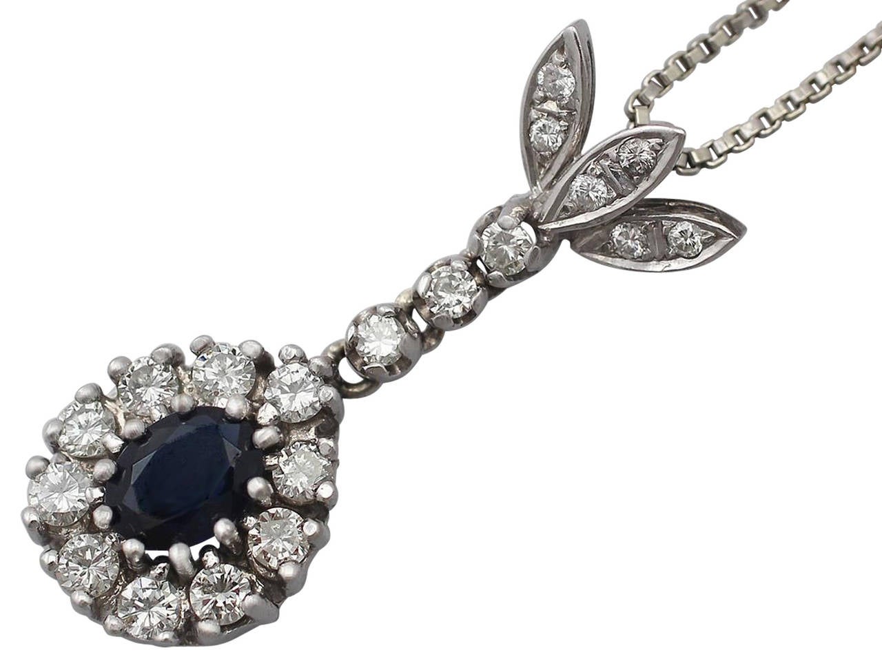 0.95 Ct Sapphire and 0.72 Ct Diamond, 14 k White Gold Pendant - Vintage  In Excellent Condition In Jesmond, Newcastle Upon Tyne