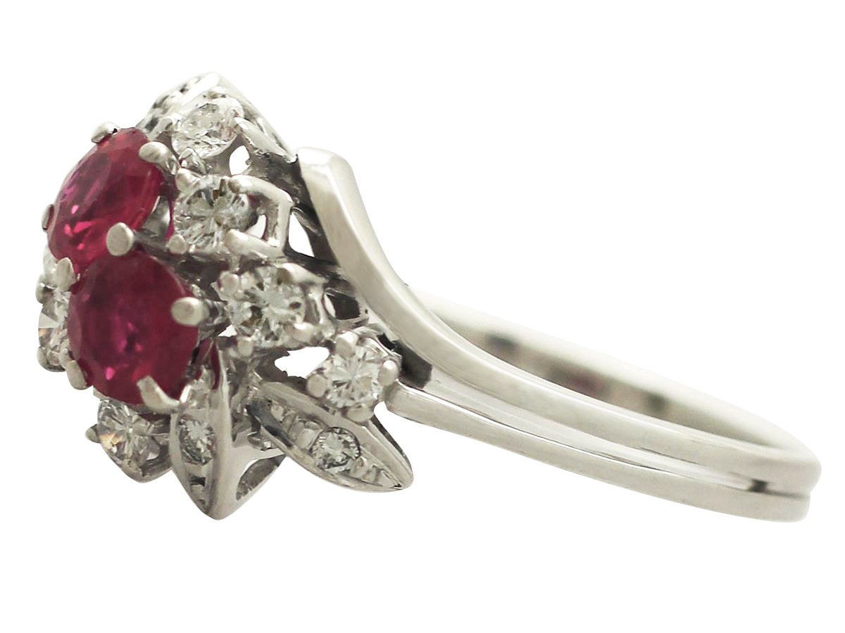 0.70Ct Ruby & 0.56Ct Diamond, 18k White Gold Cocktail Ring - Vintage Circa 1970 In Excellent Condition In Jesmond, Newcastle Upon Tyne