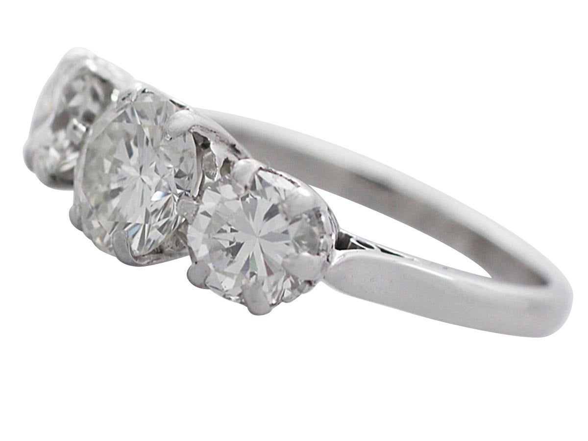 1.74Ct Diamond and Platinum Three Stone Ring - Vintage Circa 1960 In Excellent Condition In Jesmond, Newcastle Upon Tyne