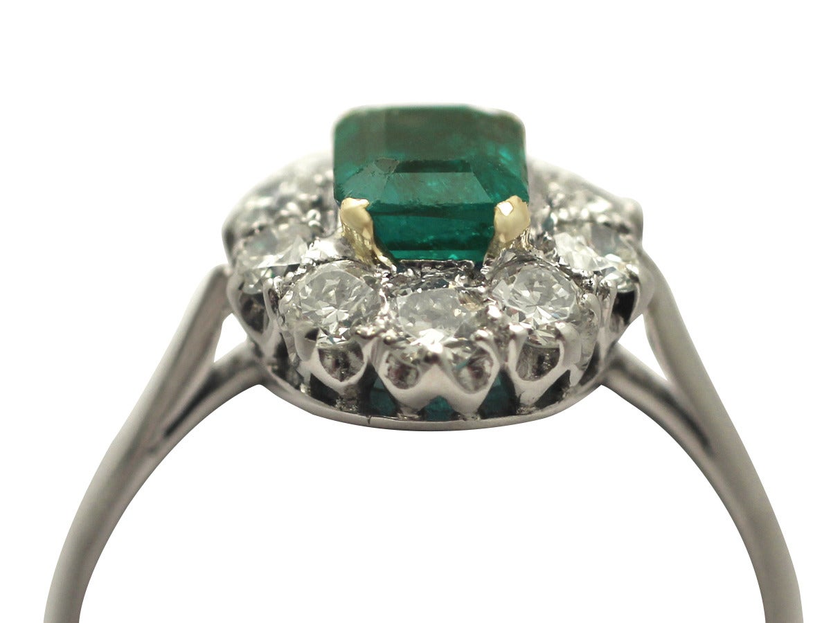 0.88 Ct Emerald and 0.65 Ct Diamond 18k White Gold Cluster Ring - Vintage In Excellent Condition In Jesmond, Newcastle Upon Tyne