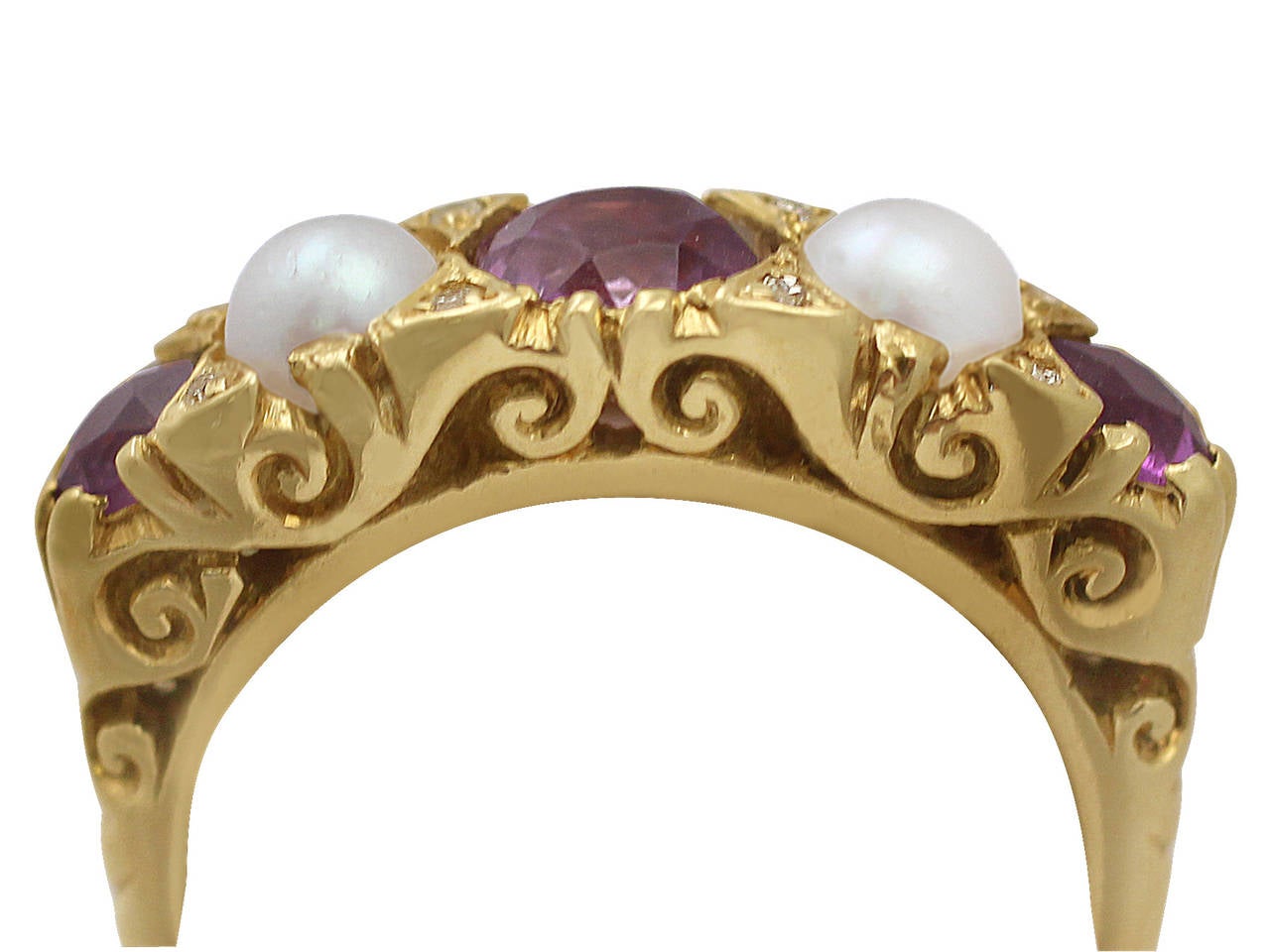 A fine and impressive vintage amethyst, pearl and 0.08 carat diamond, 18 karat yellow gold dress ring; part of our vintage jewelry/estate jewelry collections

This fine and impressive vintage dress ring has been crafted in 18k yellow gold.

The