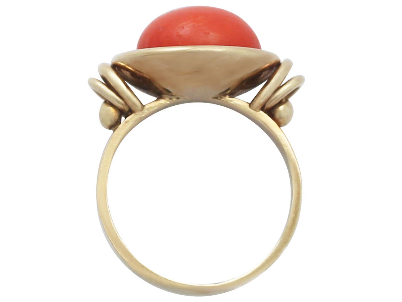 Red Coral and 14k Yellow Gold Ring - Art Deco Style - Vintage Circa 1940 In Excellent Condition In Jesmond, Newcastle Upon Tyne