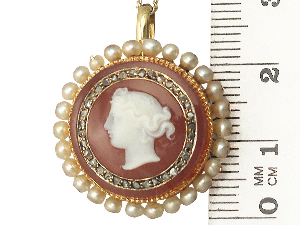 ameo Pendant with Pearls and 0.18Ct Diamond, 18k Yellow Gold - Antique Victorian 2