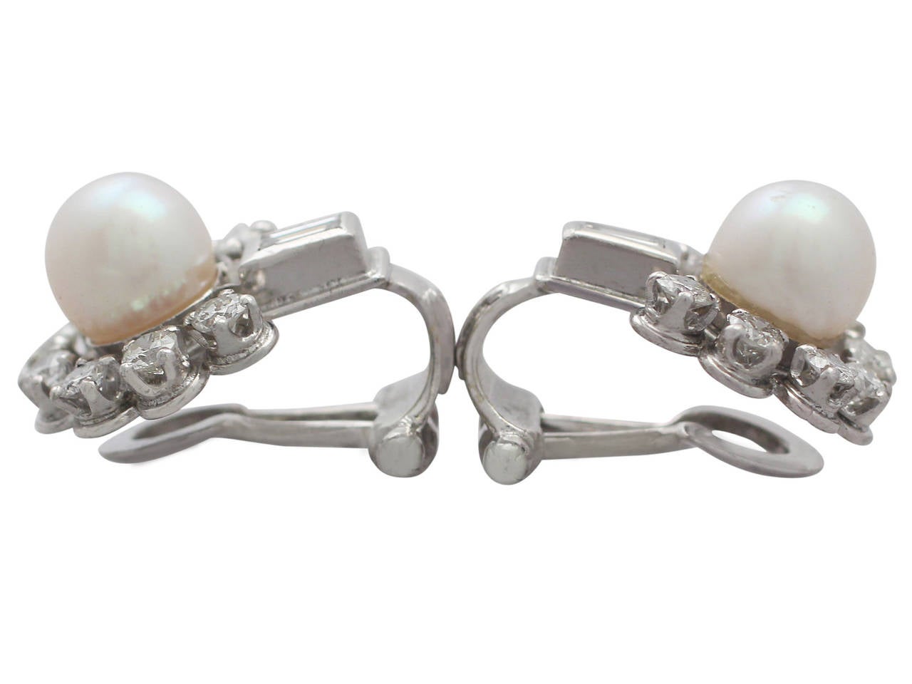 Vintage 1.04 ct Diamond and Pearl White Gold Stud Earrings In Excellent Condition In Jesmond, Newcastle Upon Tyne