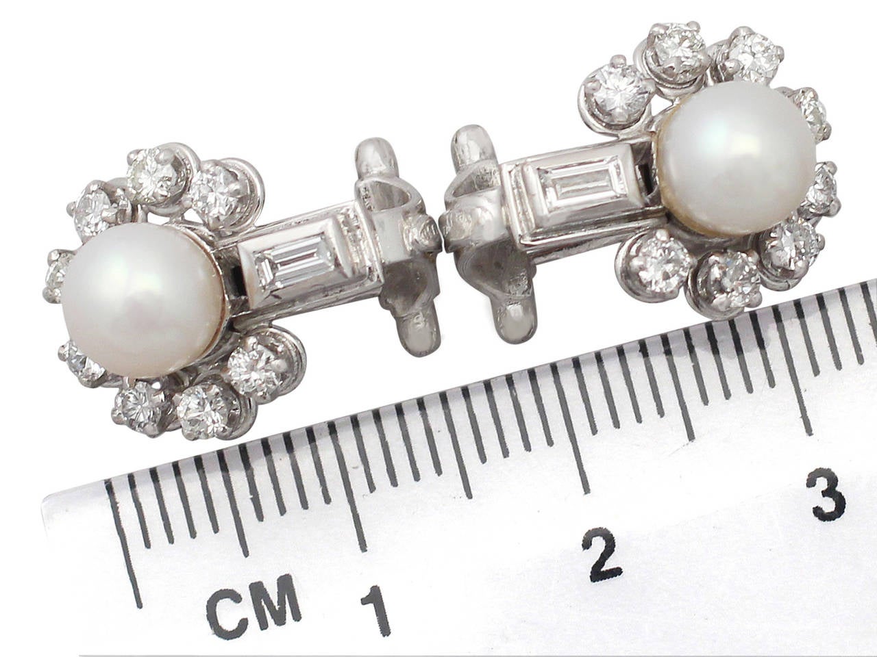 Vintage 1.04 ct Diamond and Pearl White Gold Stud Earrings 2
