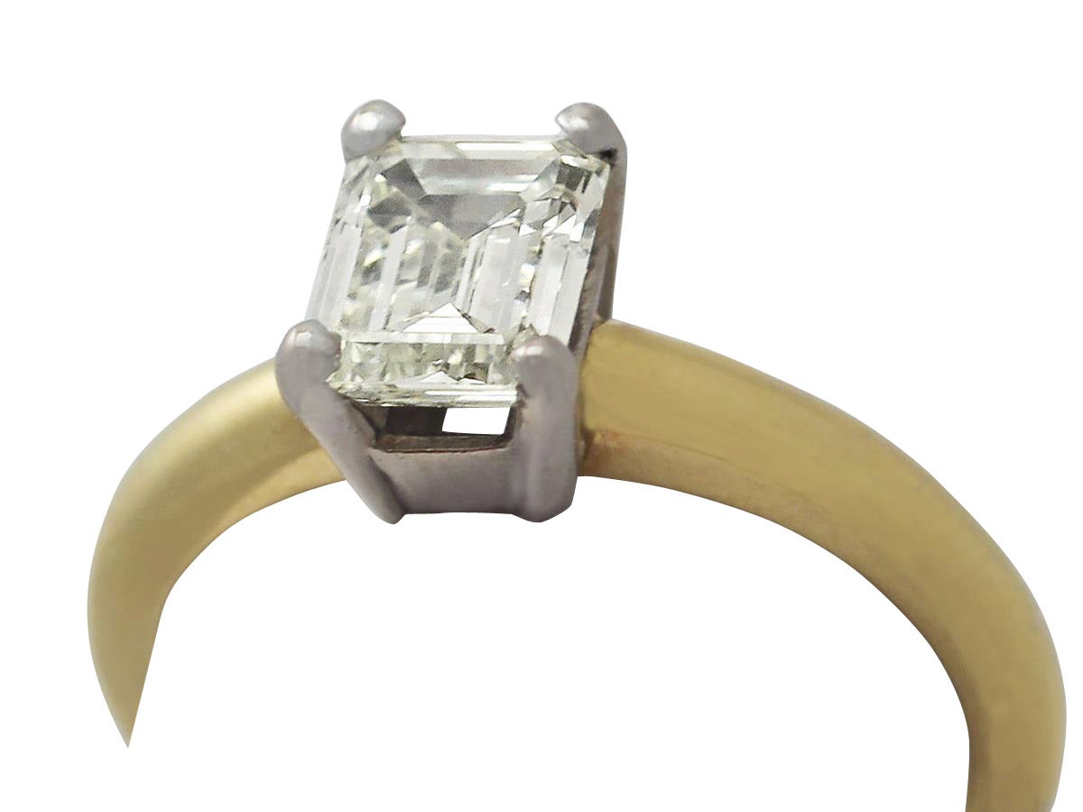 1.10Ct Diamond and 18k Yellow Gold Solitaire Ring - Contemporary In Excellent Condition In Jesmond, Newcastle Upon Tyne