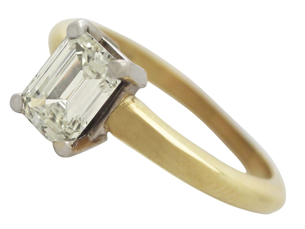 1.10Ct Diamond and 18k Yellow Gold Solitaire Ring - Contemporary 1