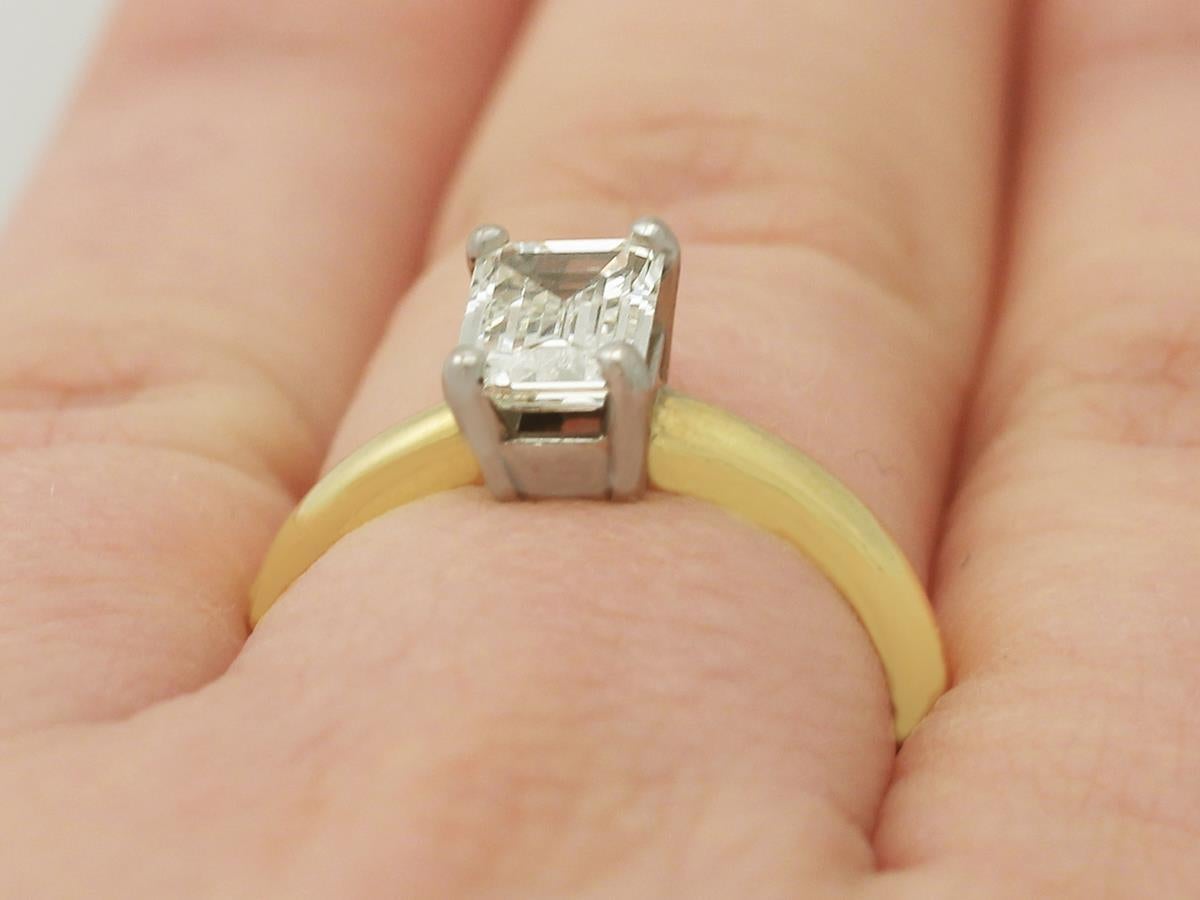 1.10Ct Diamond and 18k Yellow Gold Solitaire Ring - Contemporary 5