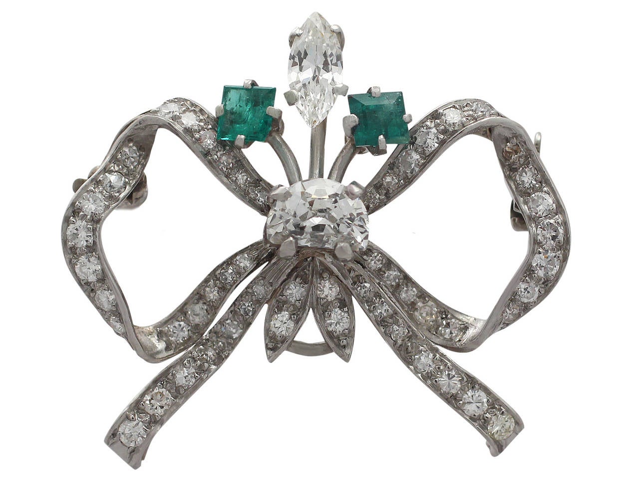 A fine and impressive 2.42 carat diamond and 0.52 carat, 18 karat white gold brooch in the form of a tied ribbon; part of our vintage jewelry and estate jewelry collections

This fine and impressive vintage diamond and emerald 1950 brooch has been