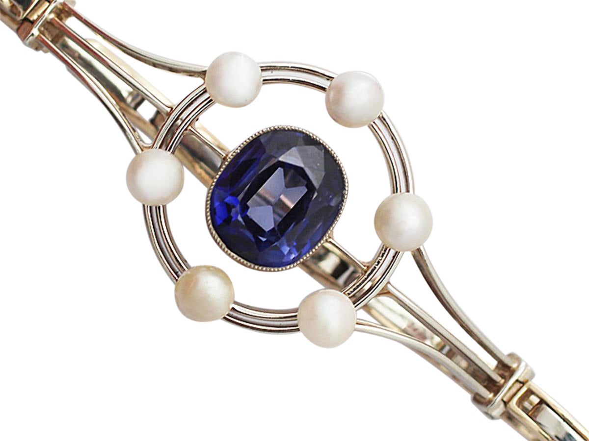 3.68Ct Tanzanite & Pearl, 9k Yellow Gold & 9k White Gold Bracelet - Antique In Excellent Condition In Jesmond, Newcastle Upon Tyne