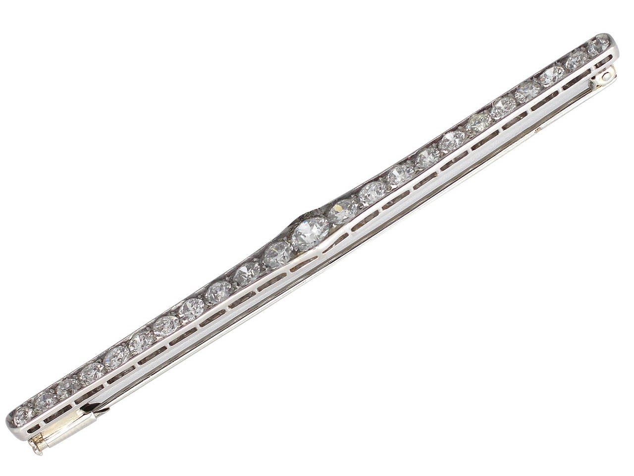 A stunning, fine and impressive antique 2.92 carat diamond and platinum bar brooch; part of our antique jewelry and estate jewelry collections

This stunning French antique 1920's diamond brooch has been crafted in platinum.

This large and