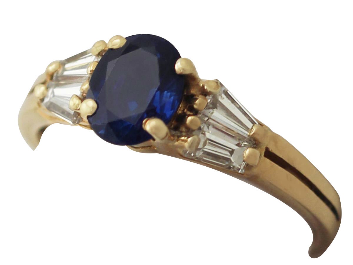 1.16Ct Blue Sapphire & 0.46Ct Diamond, 18k Yellow Gold Ring - Vintage Circa 1980 In Excellent Condition In Jesmond, Newcastle Upon Tyne