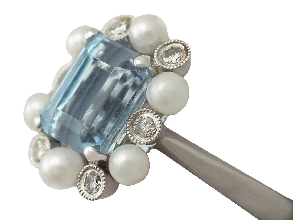3.18Ct Aquamarine, 0.30Ct Diamond & Pearl, 18k White Gold Dress Ring - Vintage In Excellent Condition In Jesmond, Newcastle Upon Tyne
