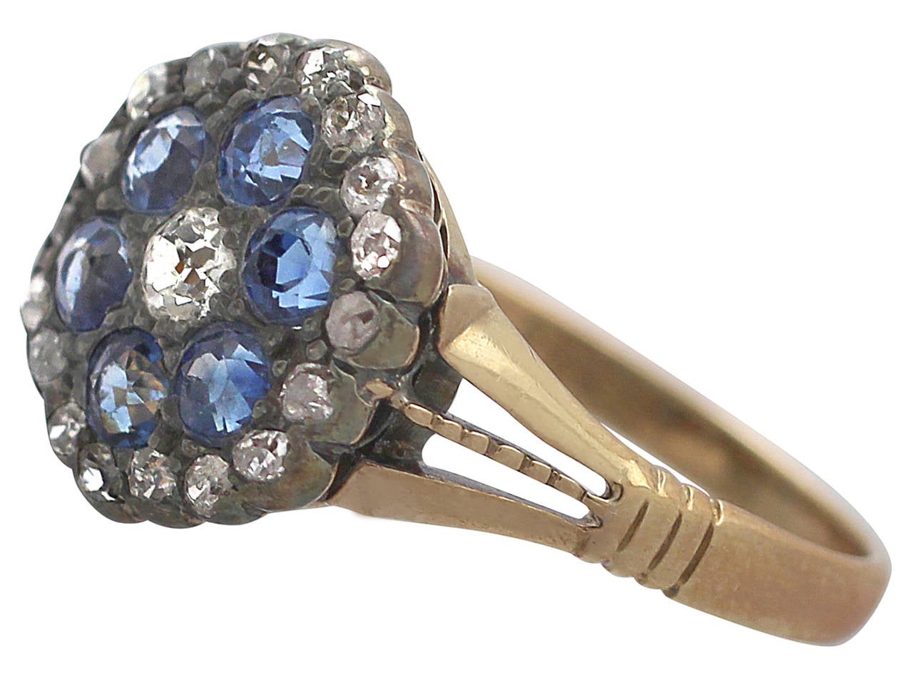 0.58Ct Sapphire & 0.52Ct Diamond, 18k Yellow Gold Cluster Ring - Antique In Excellent Condition In Jesmond, Newcastle Upon Tyne