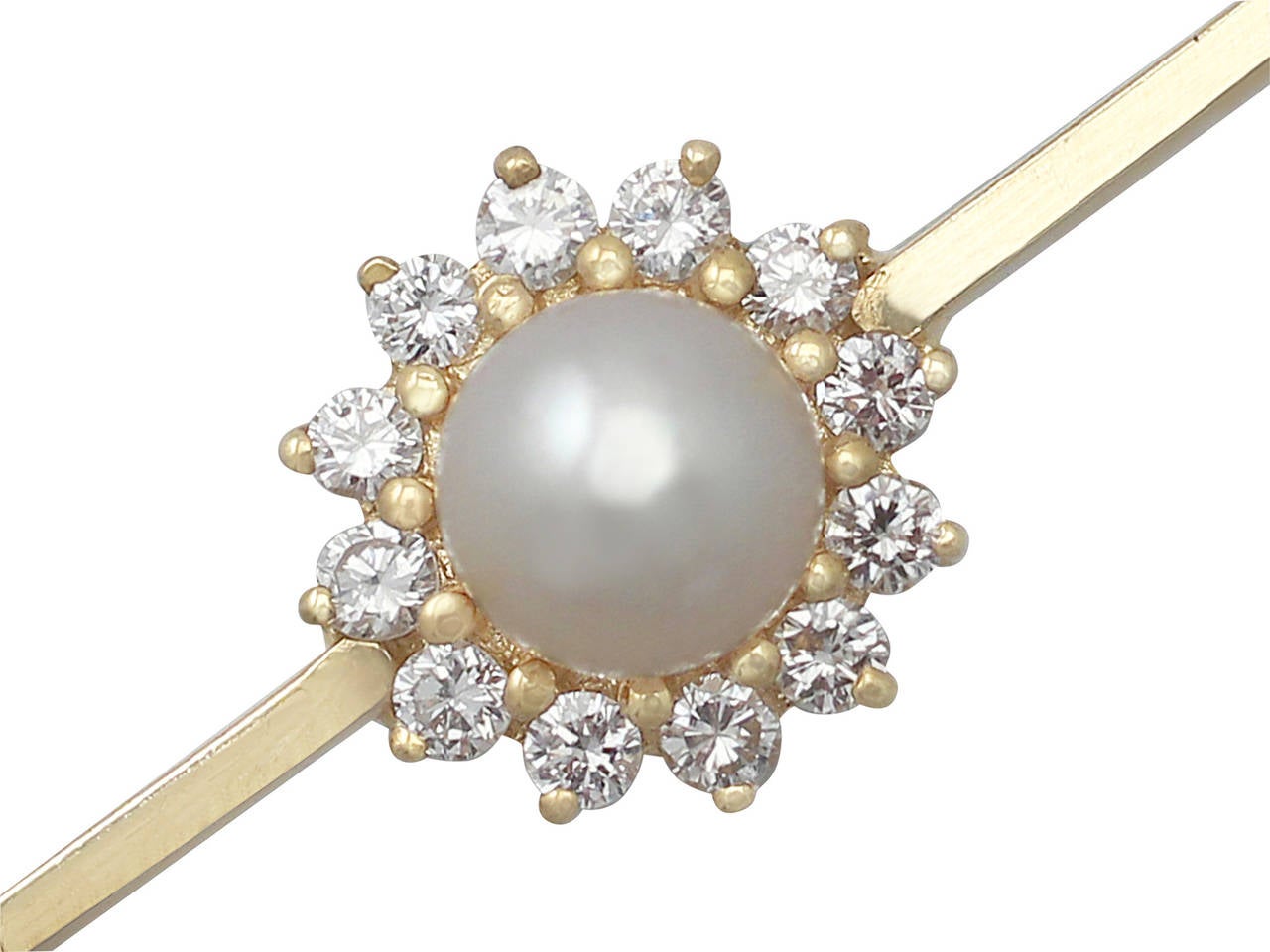 Pearl and 0.48Ct Diamond, 18k Yellow Gold Bar Brooch - Circa 1980 In Excellent Condition In Jesmond, Newcastle Upon Tyne